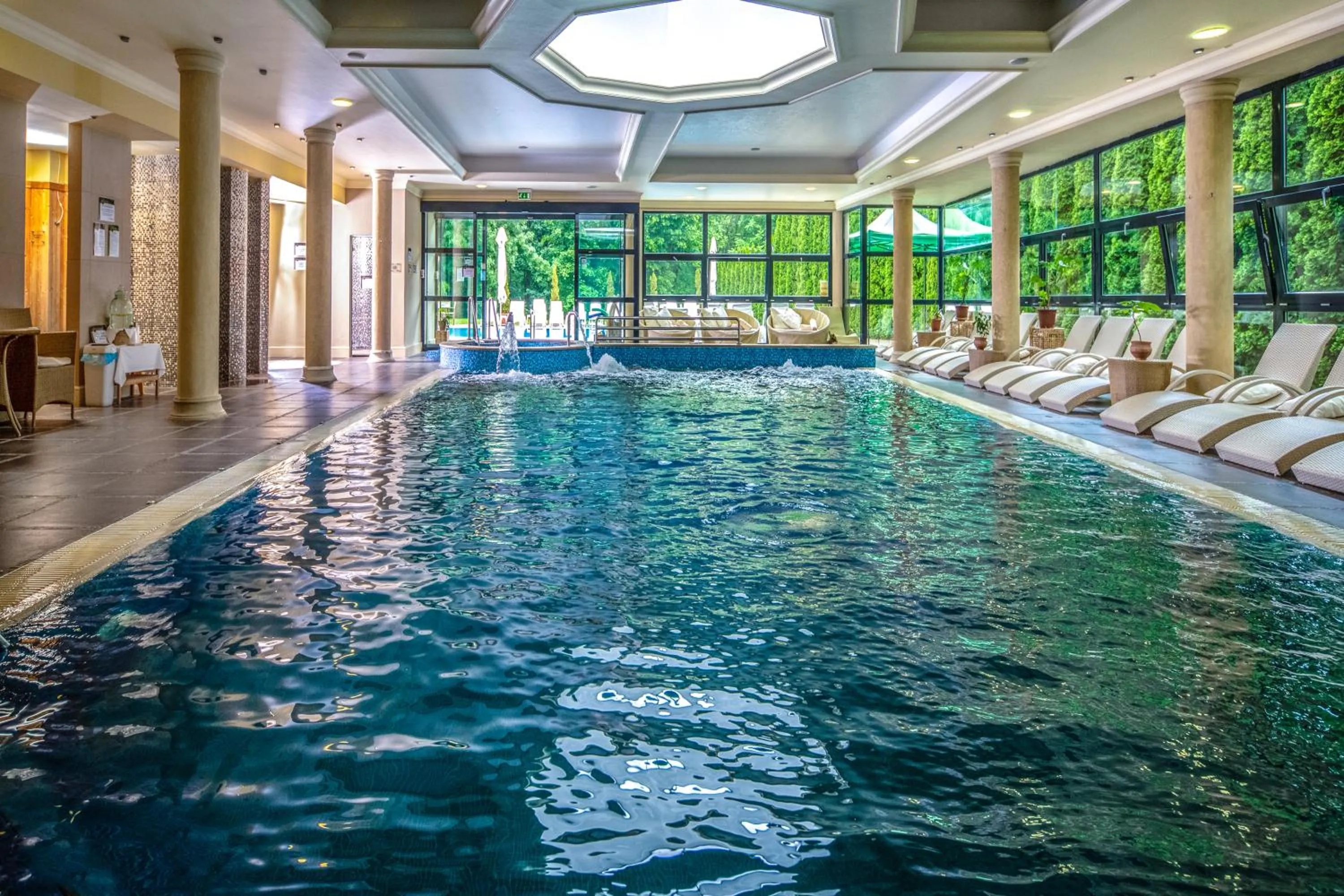 Swimming pool in La Contessa Castle Hotel