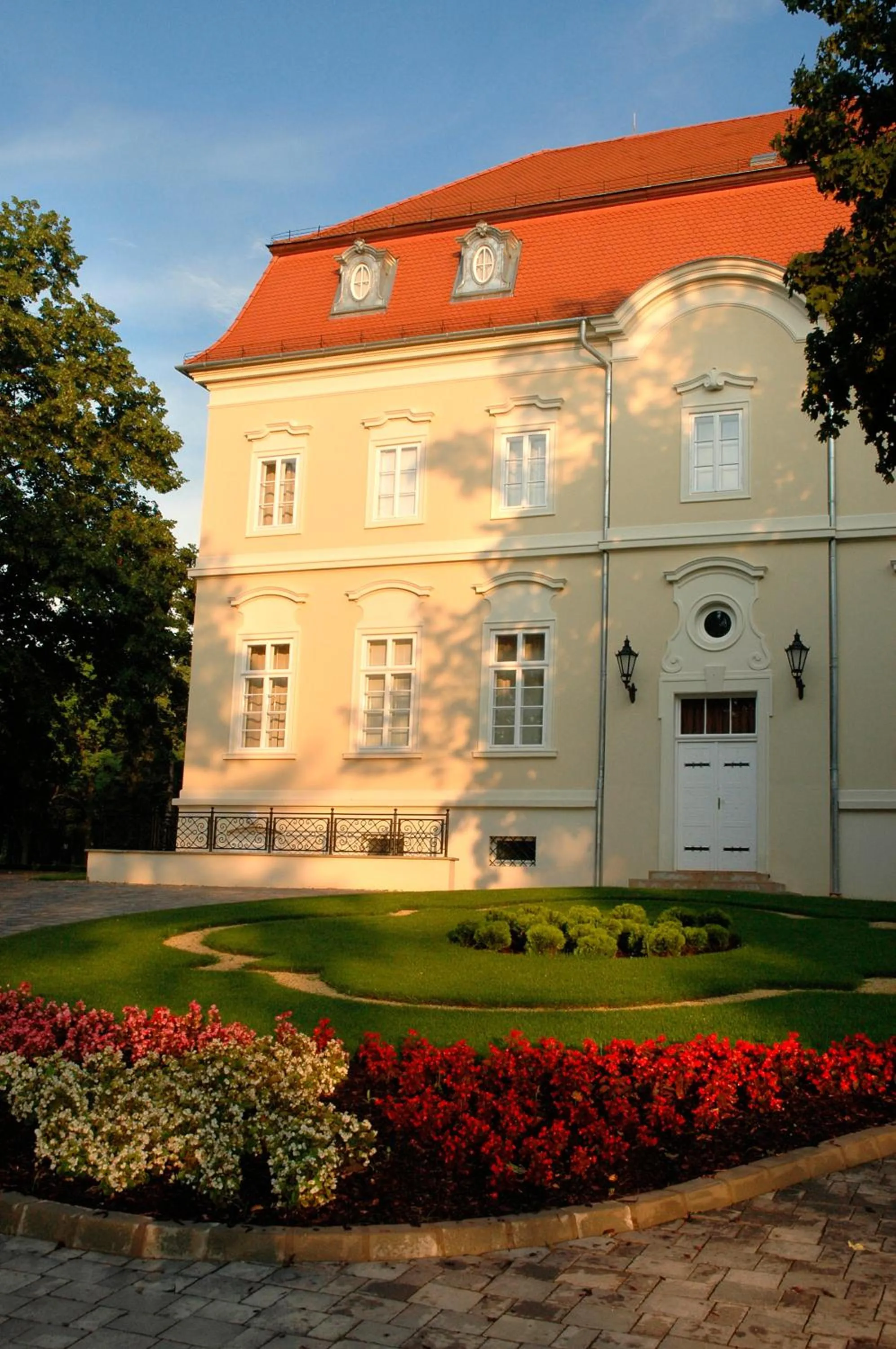 Facade/entrance in La Contessa Castle Hotel