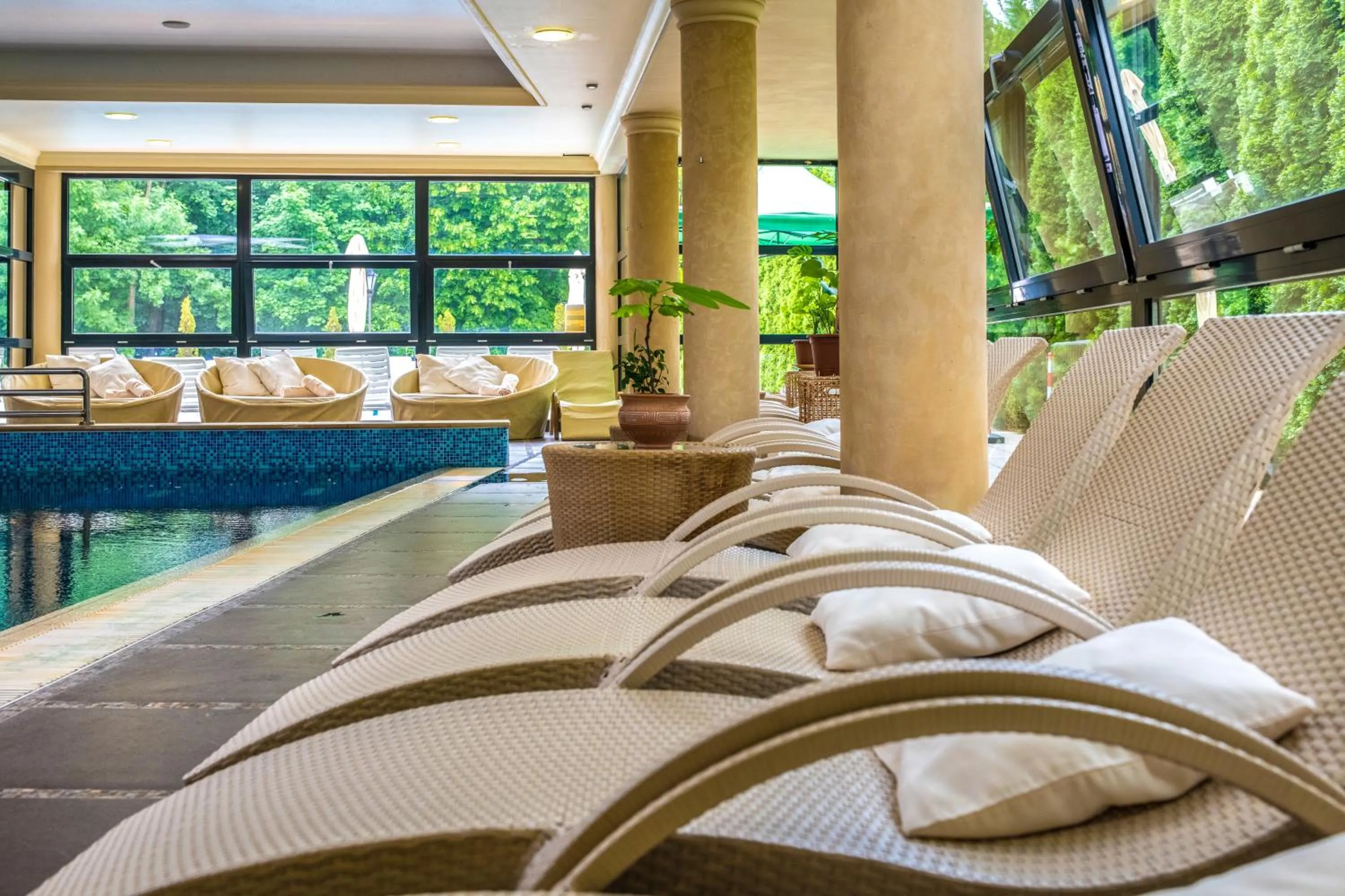 Swimming pool in La Contessa Castle Hotel