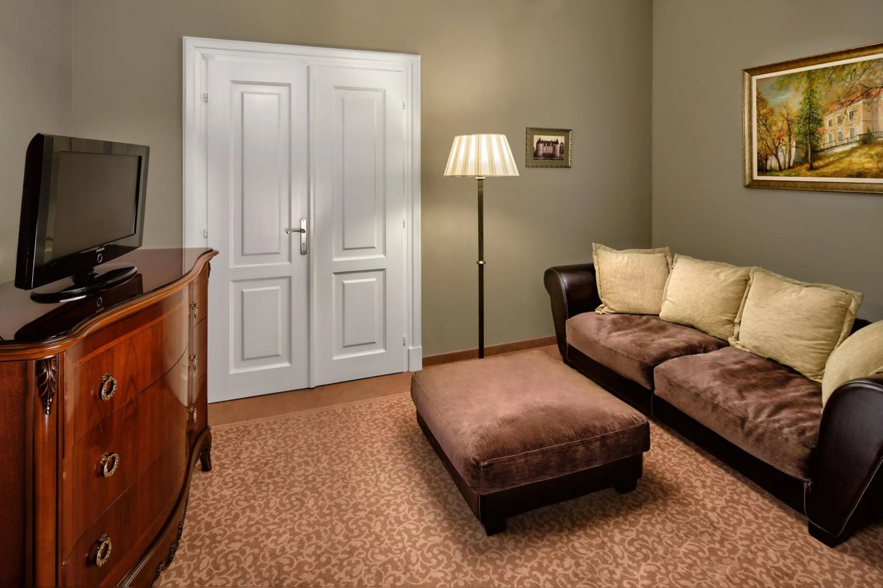 TV and multimedia in La Contessa Castle Hotel