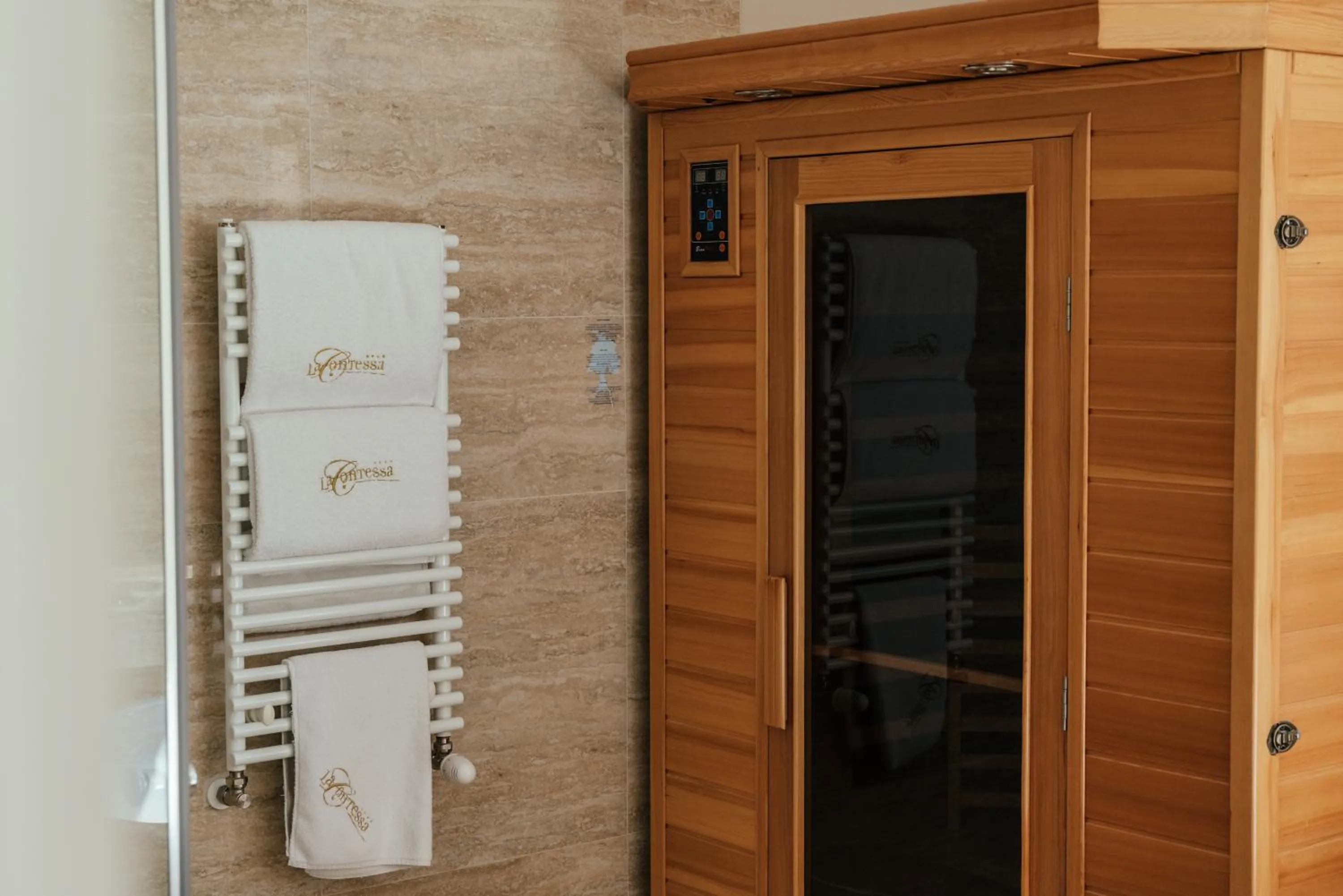 Sauna in La Contessa Castle Hotel