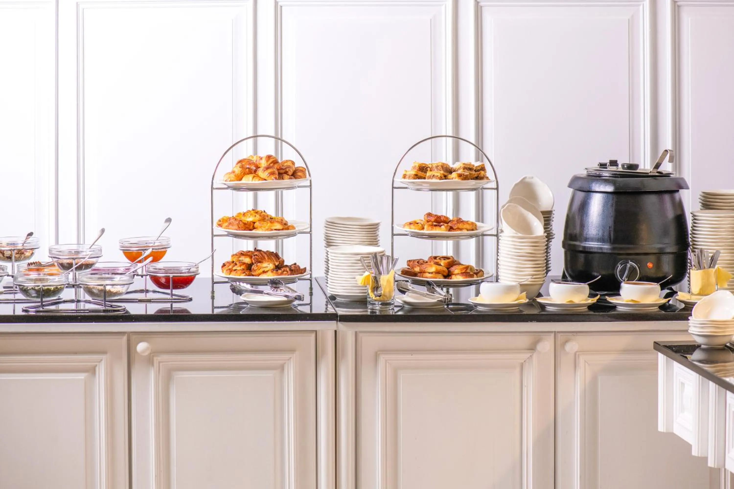 Buffet breakfast in La Contessa Castle Hotel