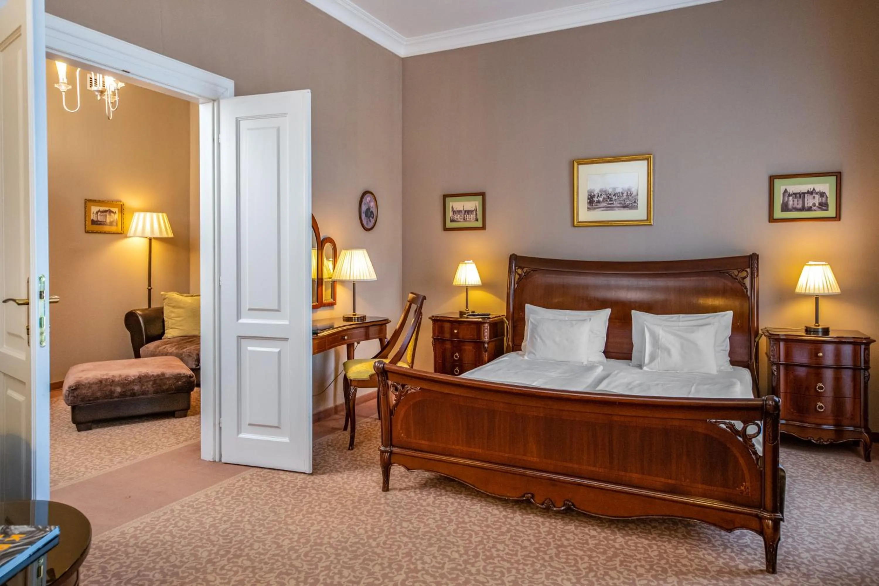 Bedroom, Bed in La Contessa Castle Hotel