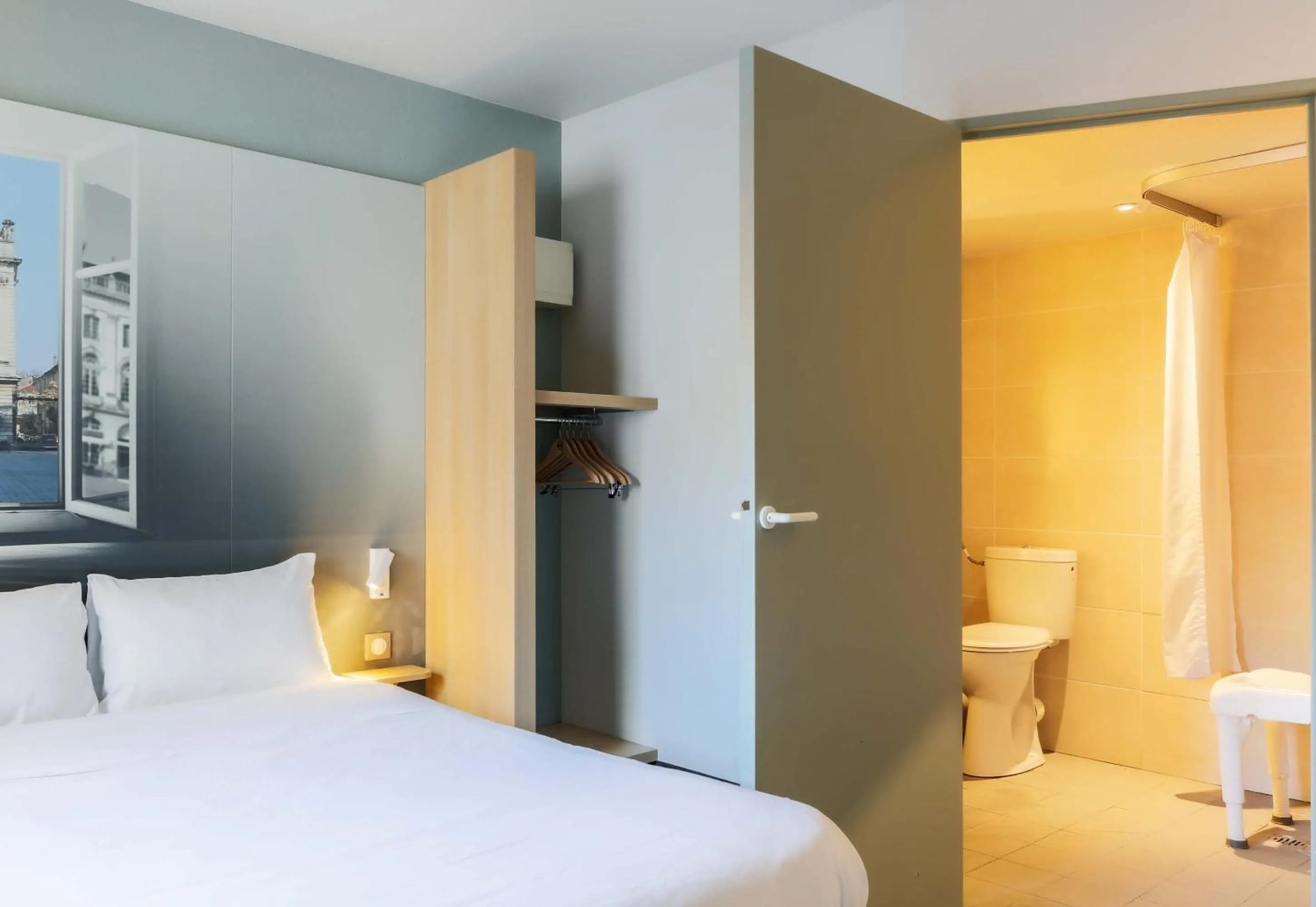 Bedroom, Bed in B&B HOTEL Nancy Frouard