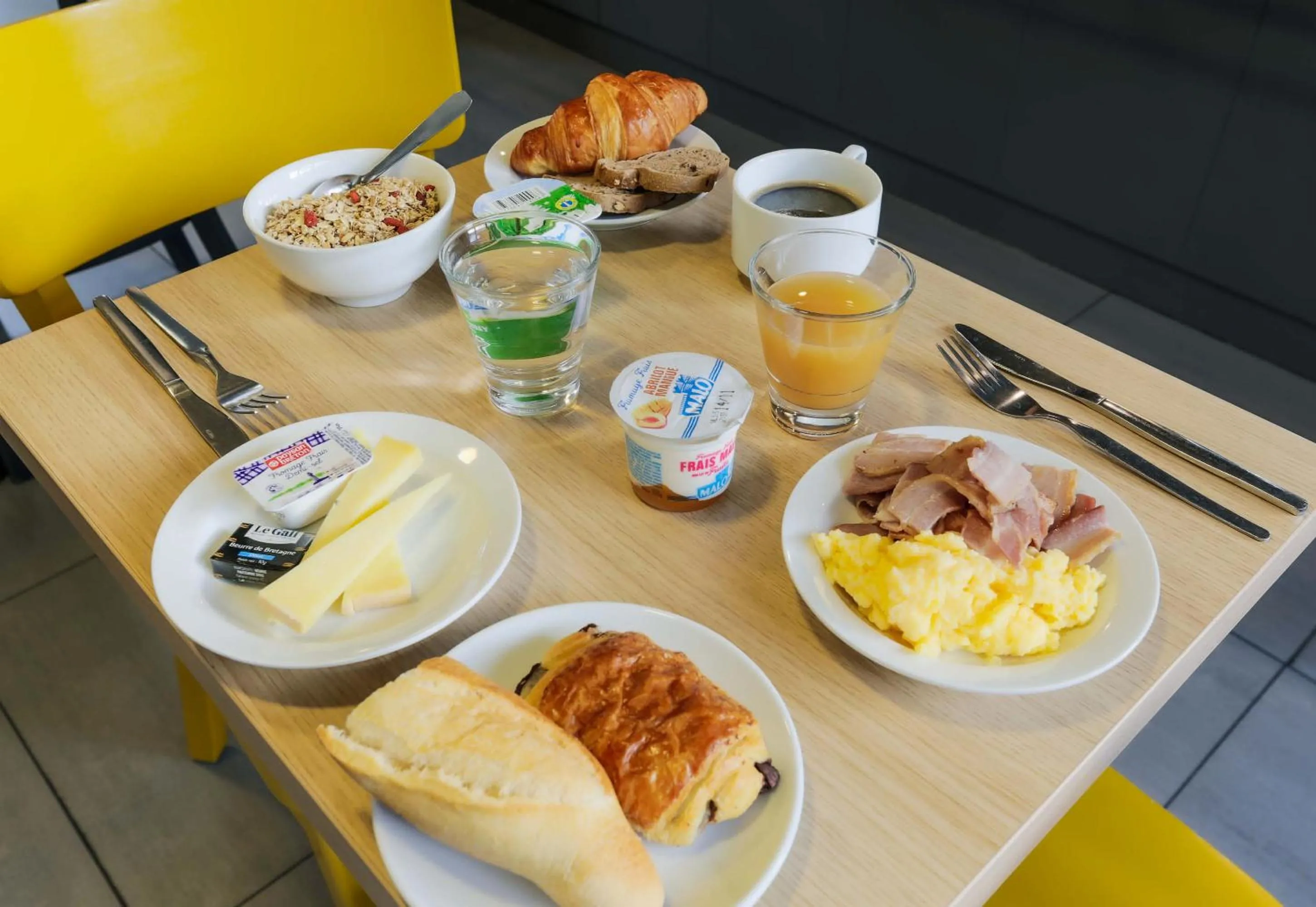 Breakfast in B&B HOTEL Nancy Frouard