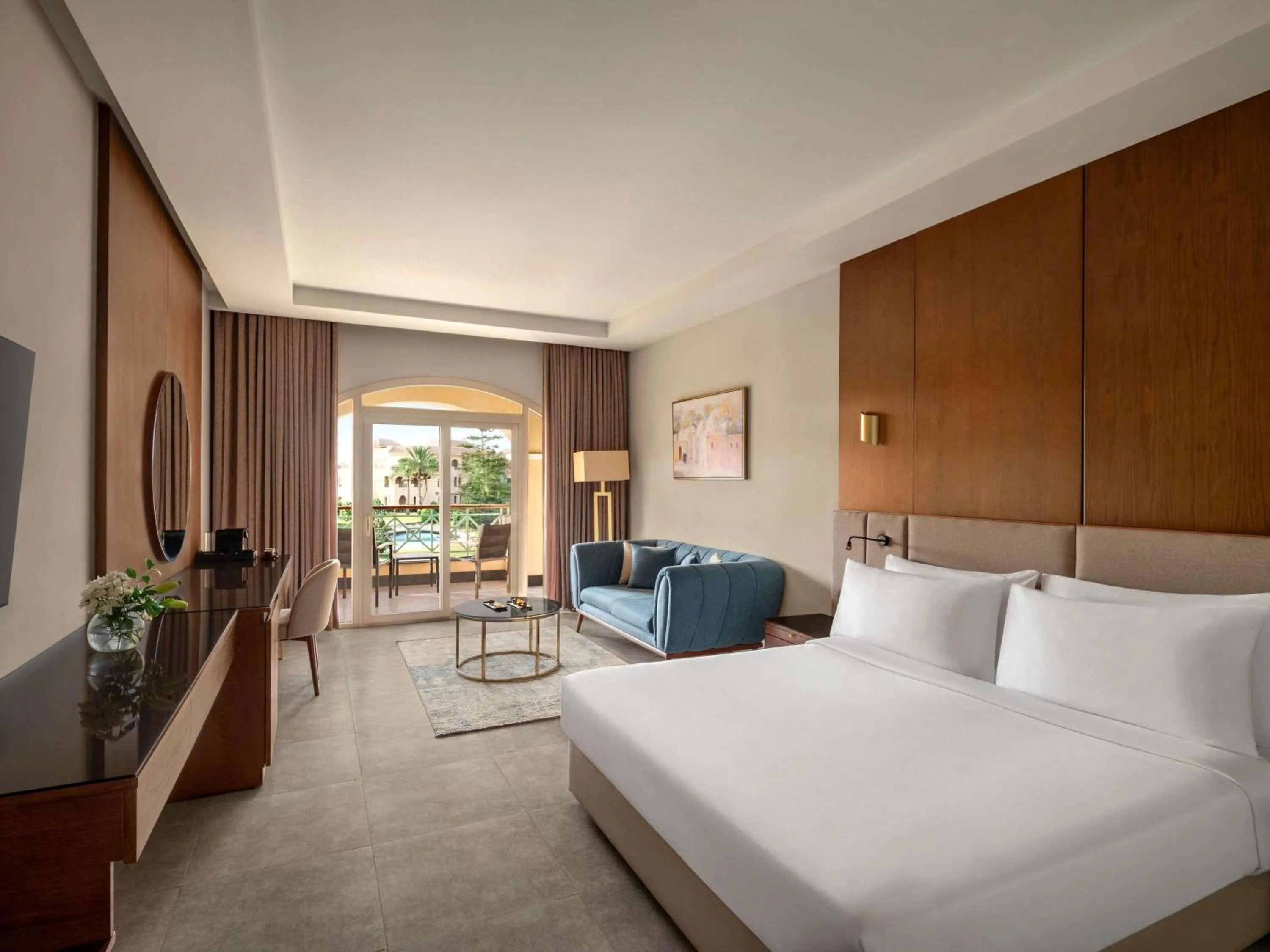 Bedroom, Bed in Mövenpick Hotel Cairo - Media City