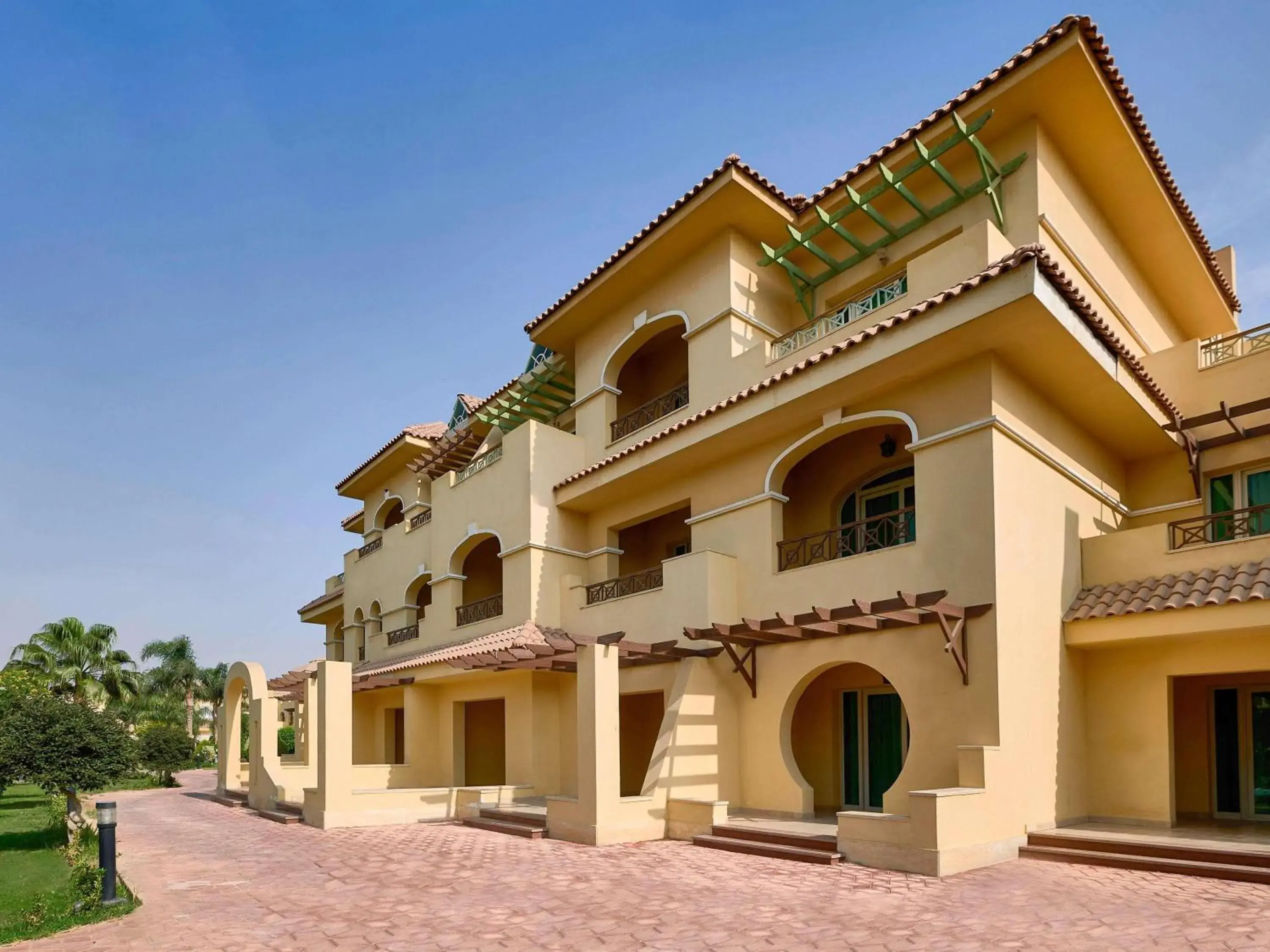 Deluxe King Room with Garden and Pool View in Mövenpick Hotel Cairo - Media City Deluxe King Room with Garden and Pool View in Mövenpick Hotel Cairo - Media City