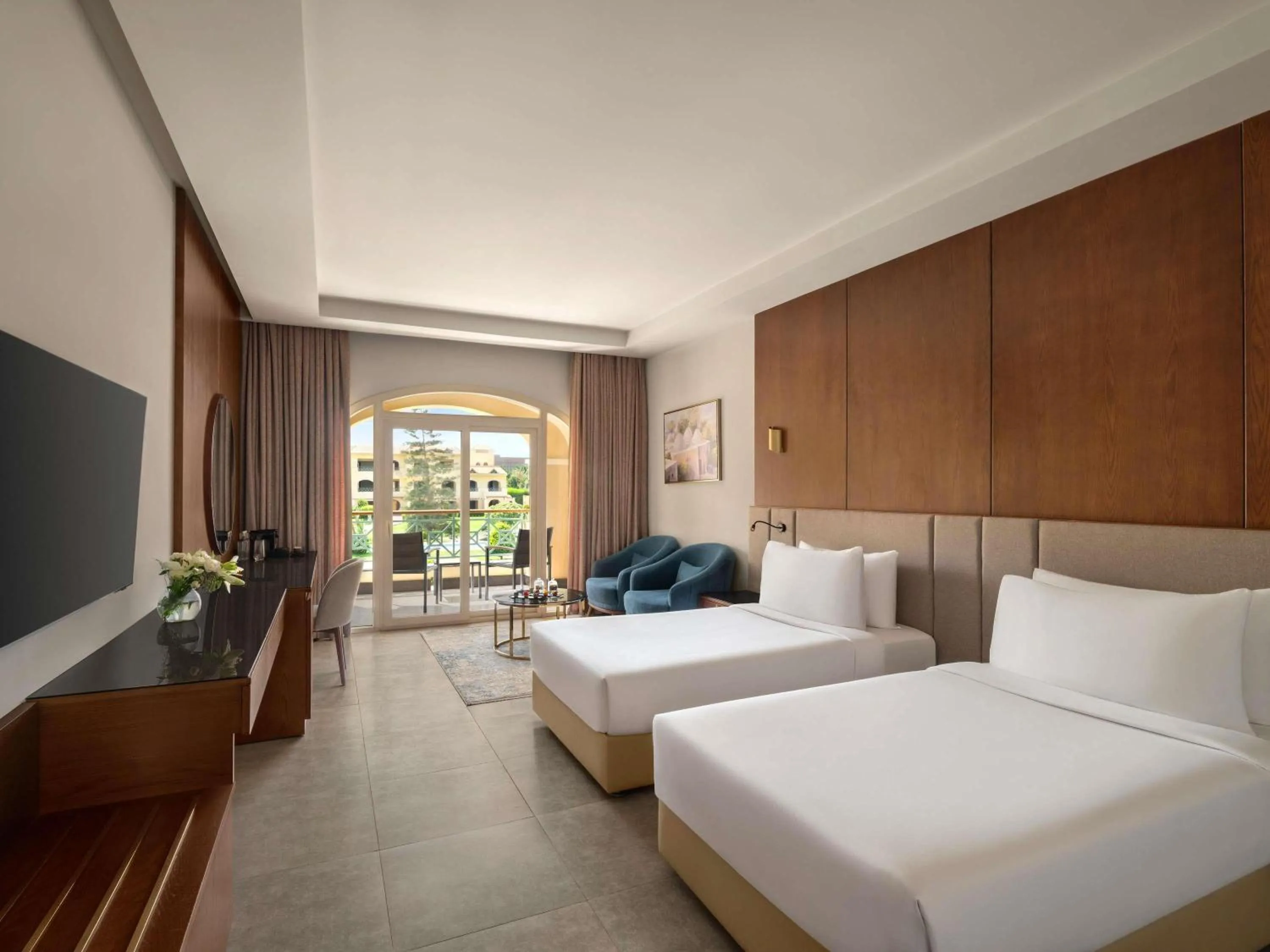 Bedroom, Bed in Mövenpick Hotel Cairo - Media City