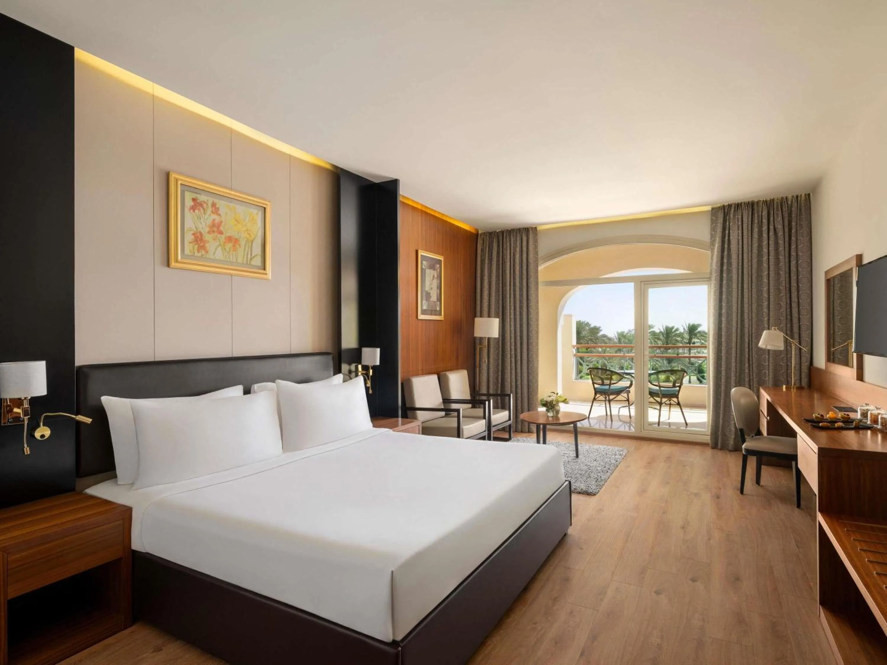 Bedroom, Bed in Mövenpick Hotel Cairo - Media City