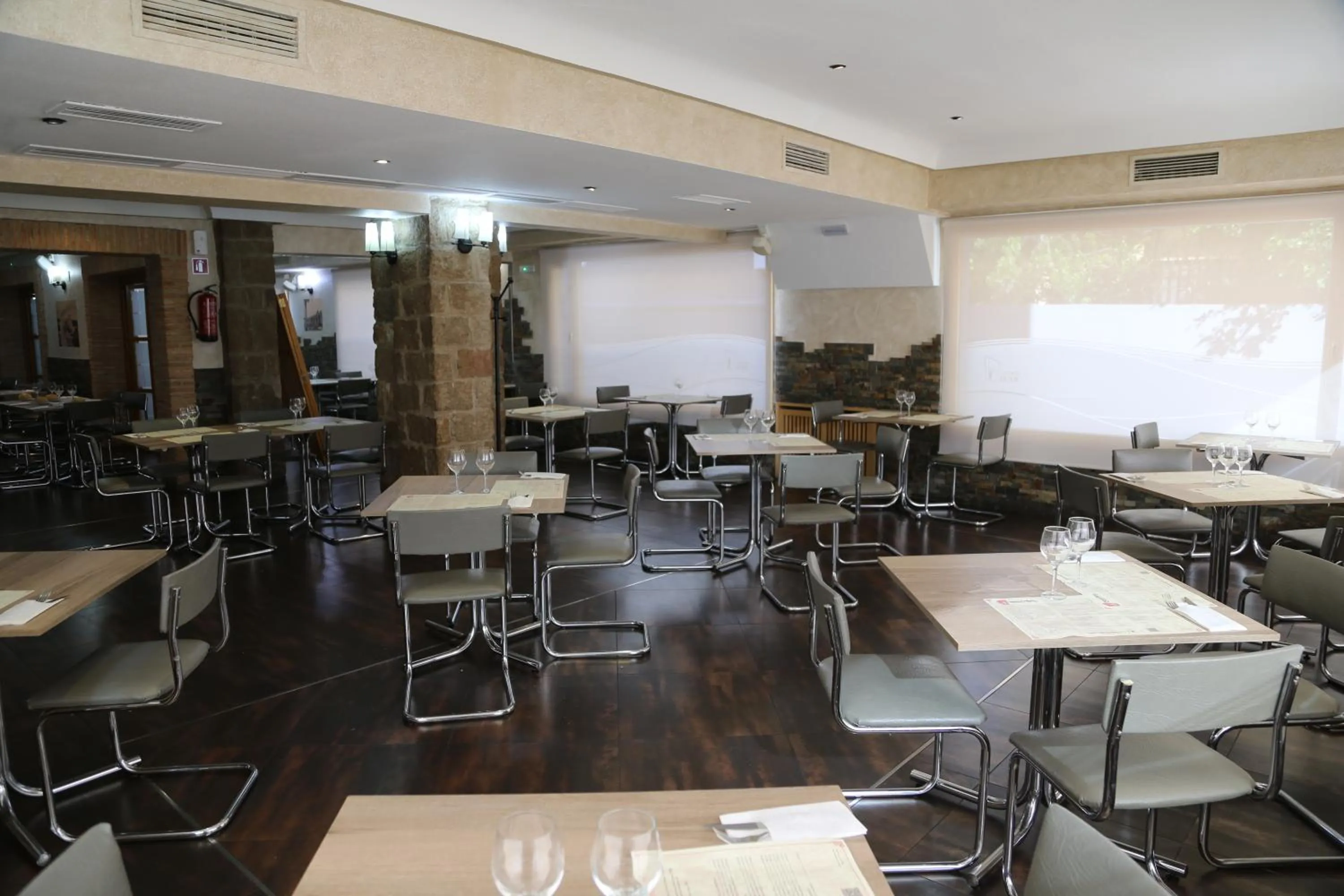 Restaurant/places to eat in Hostal Real