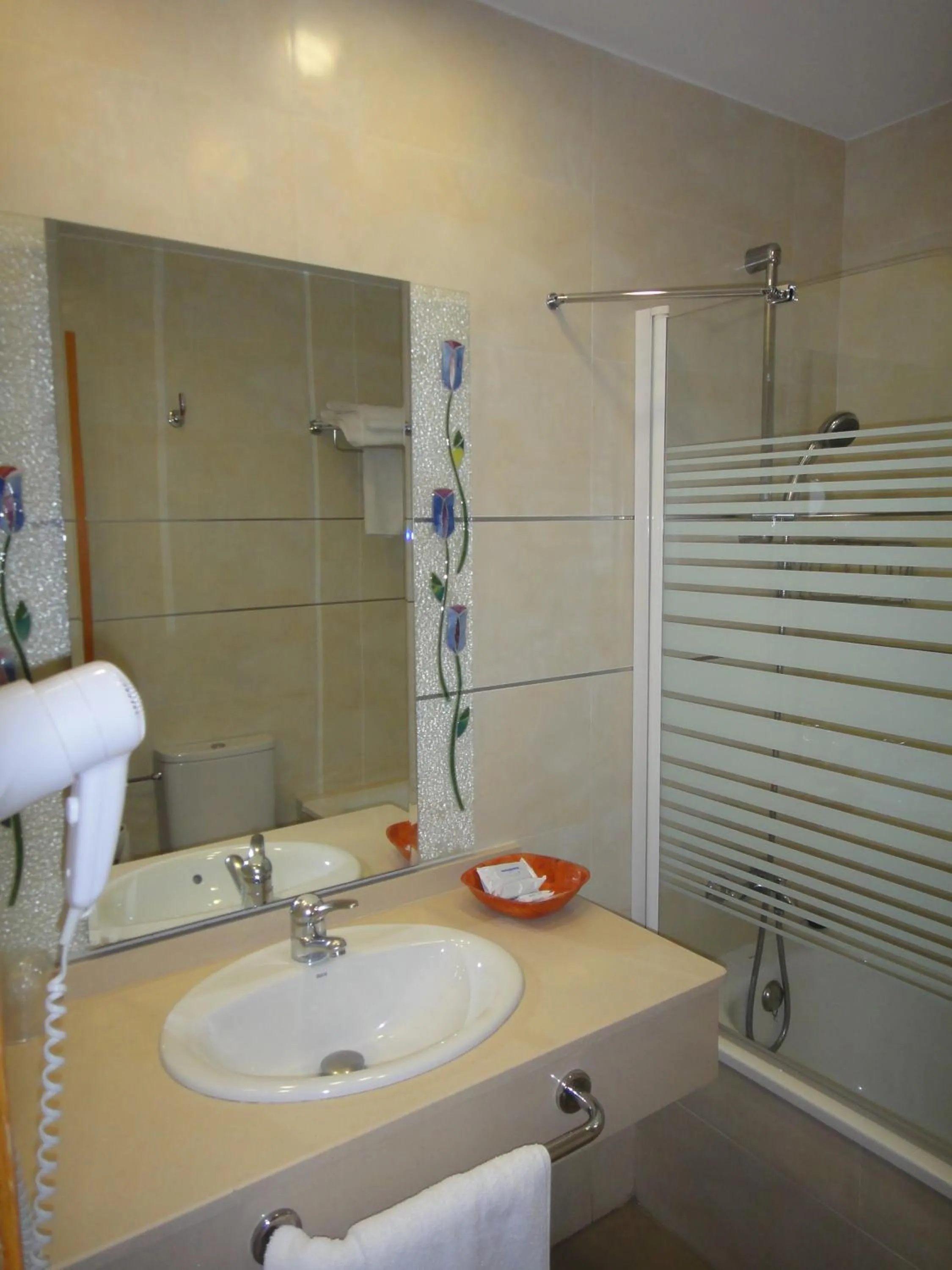 Shower in Hostal Real