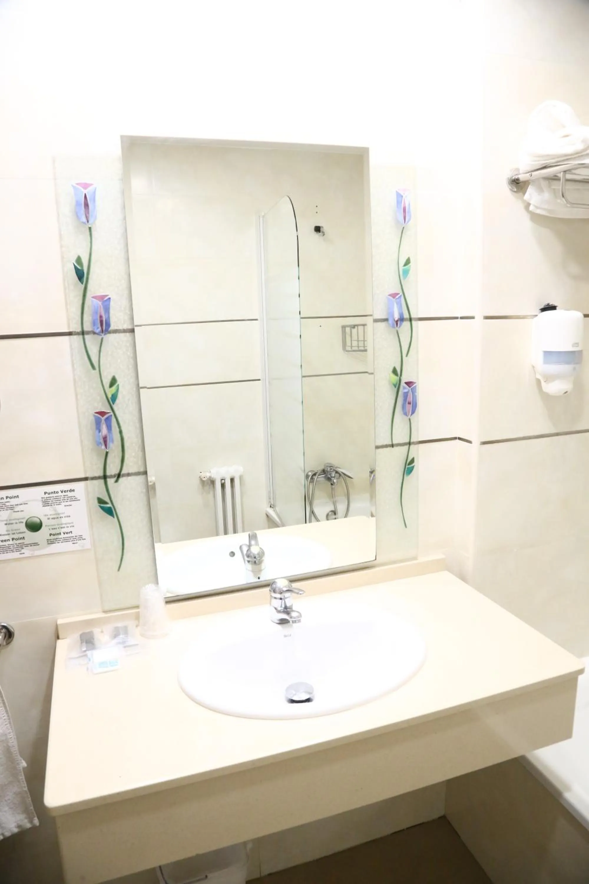 Bathroom in Hostal Real