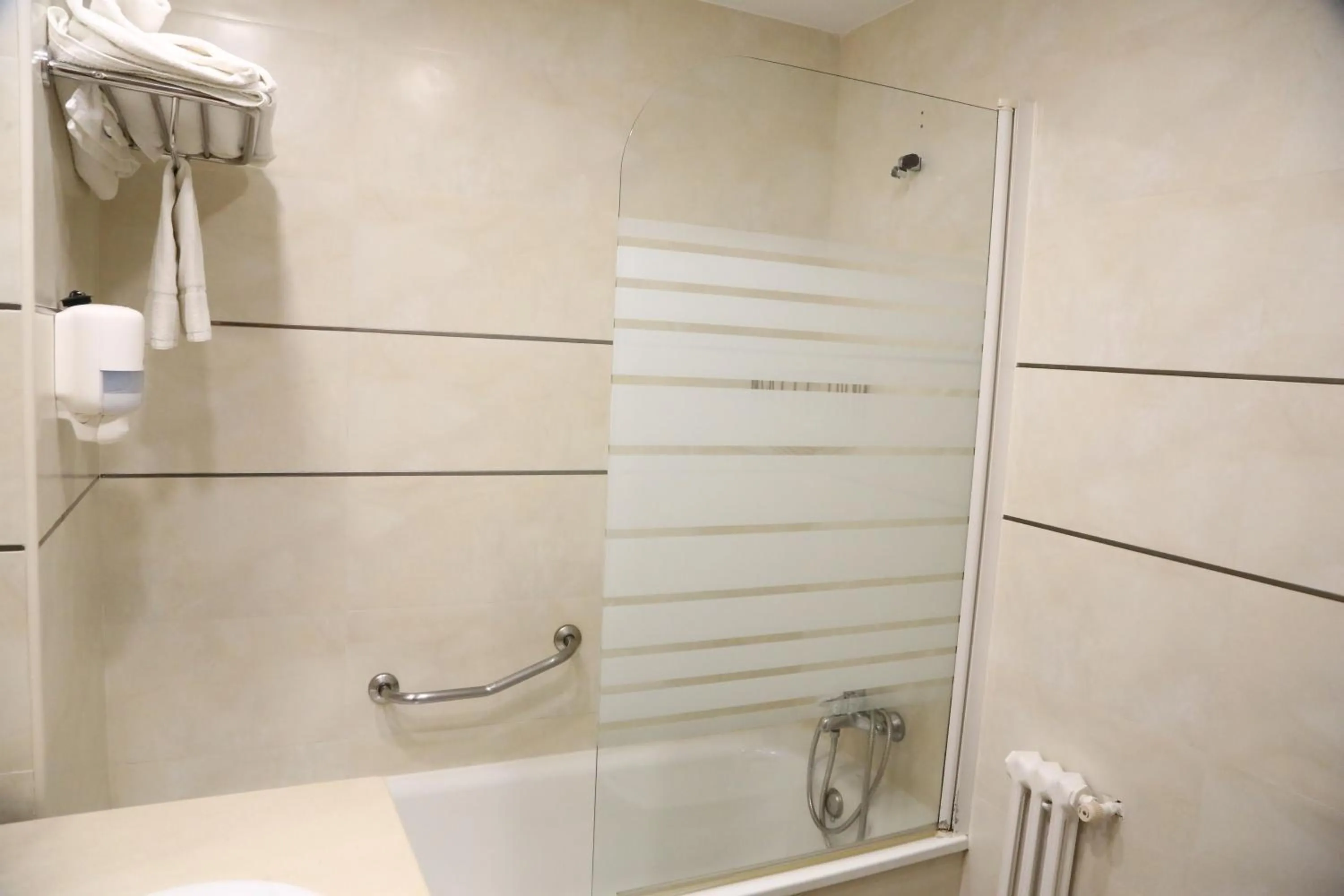 Bathroom in Hostal Real