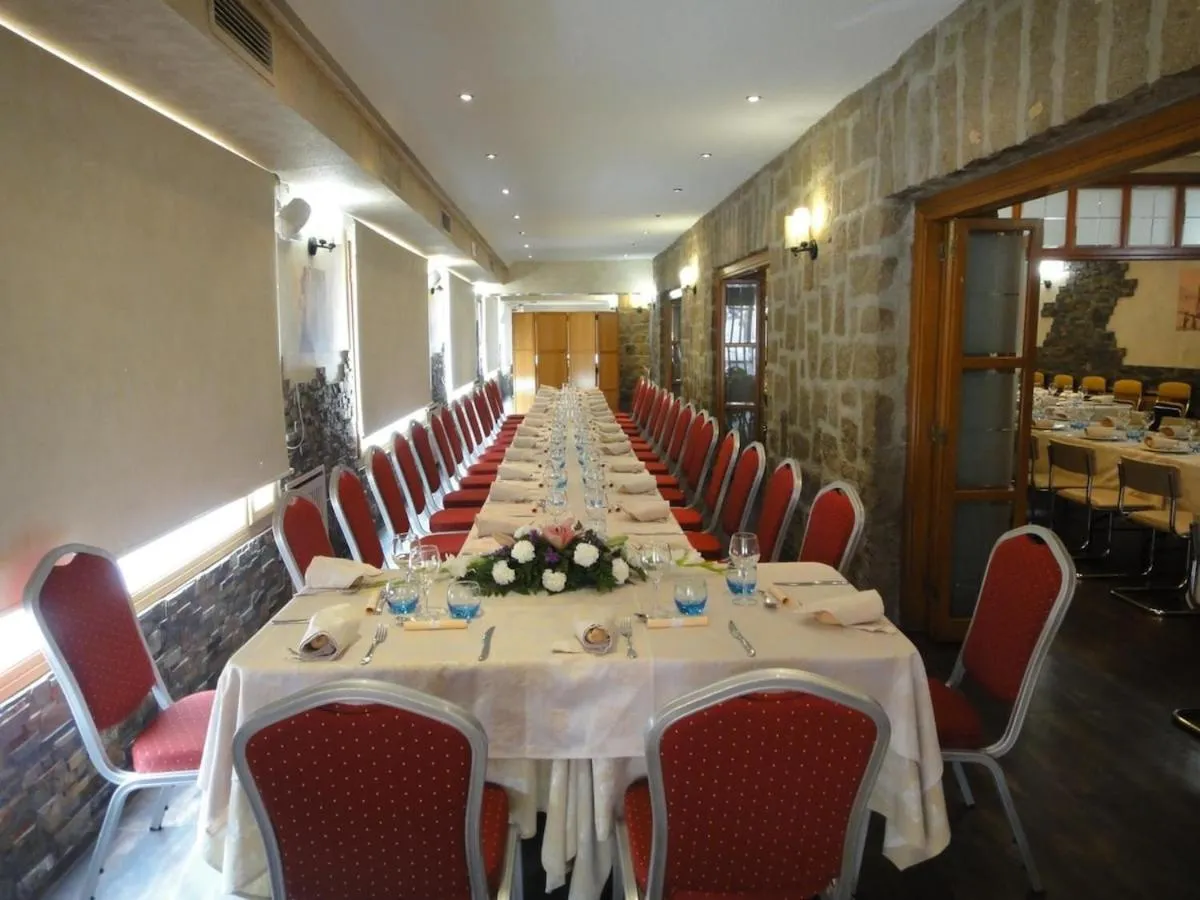 Restaurant/places to eat in Hostal Real