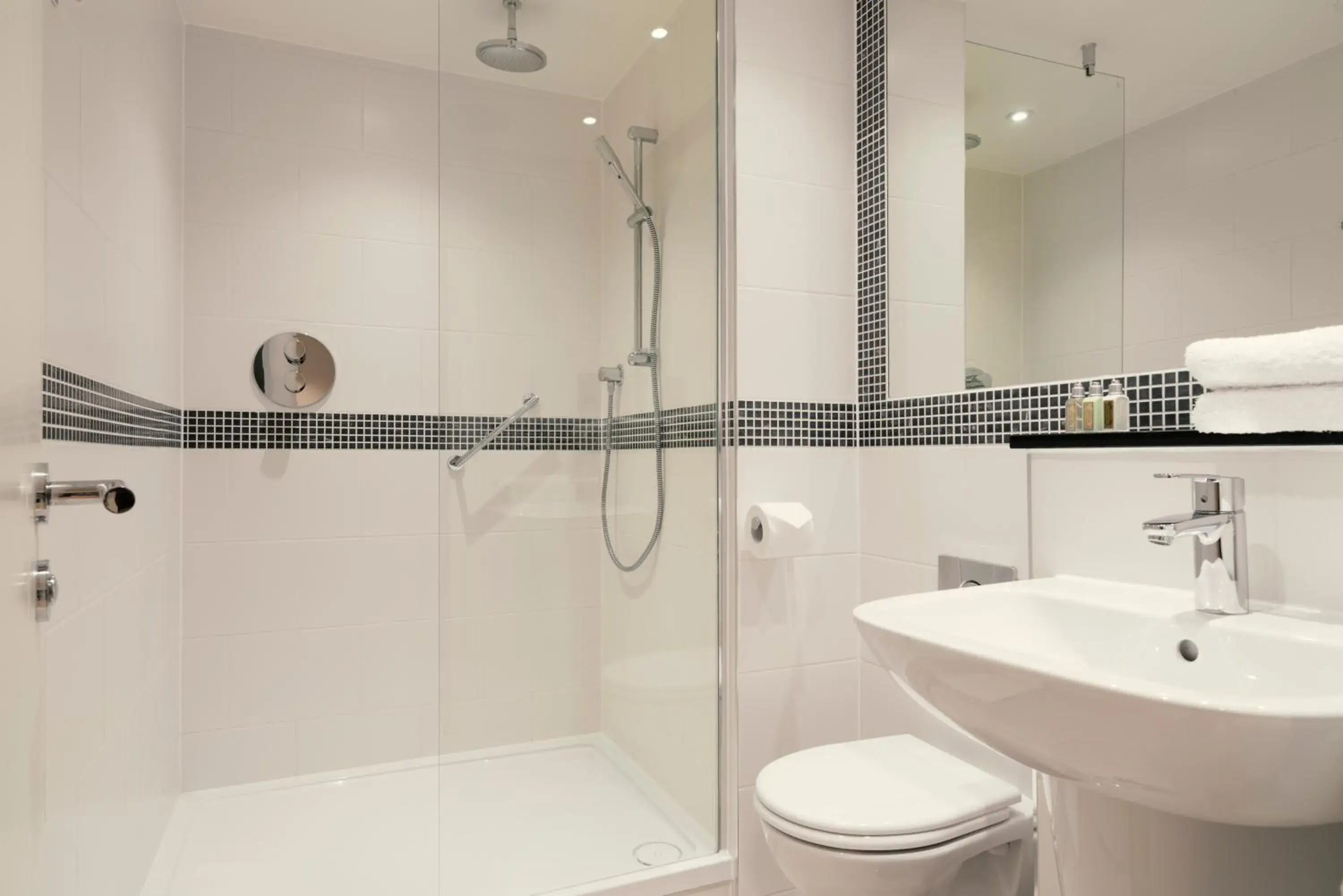 Classic Room, 1 King Bed in Marlin Waterloo Classic Room, 1 King Bed in Marlin Waterloo