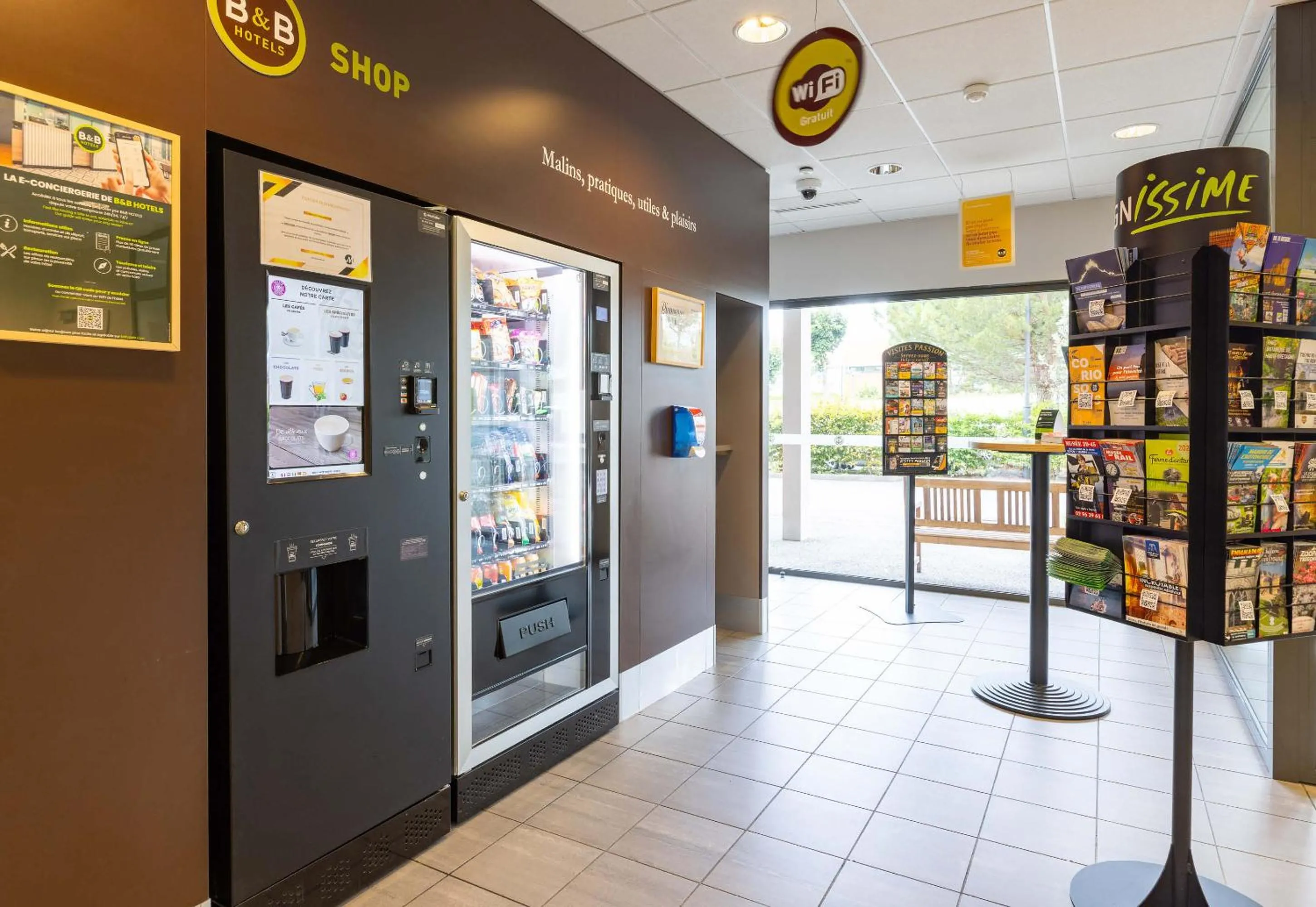 vending machine in B&B HOTEL Saint Malo Sud