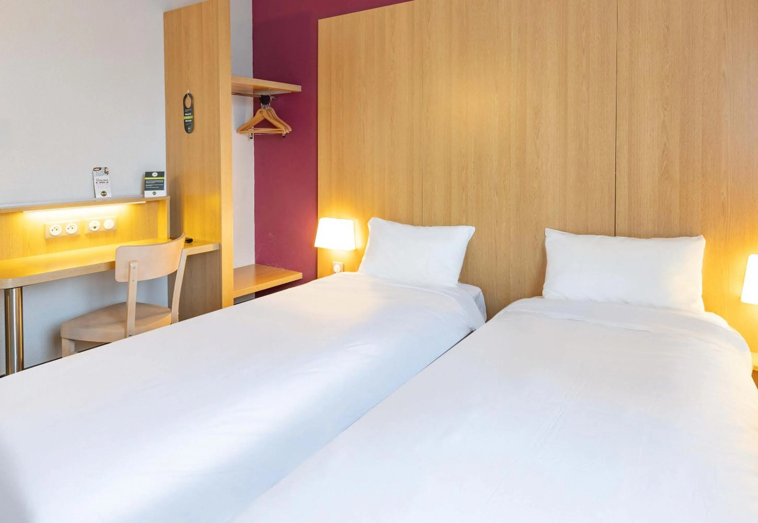 Bedroom, Bed in B&B HOTEL Saint Malo Sud