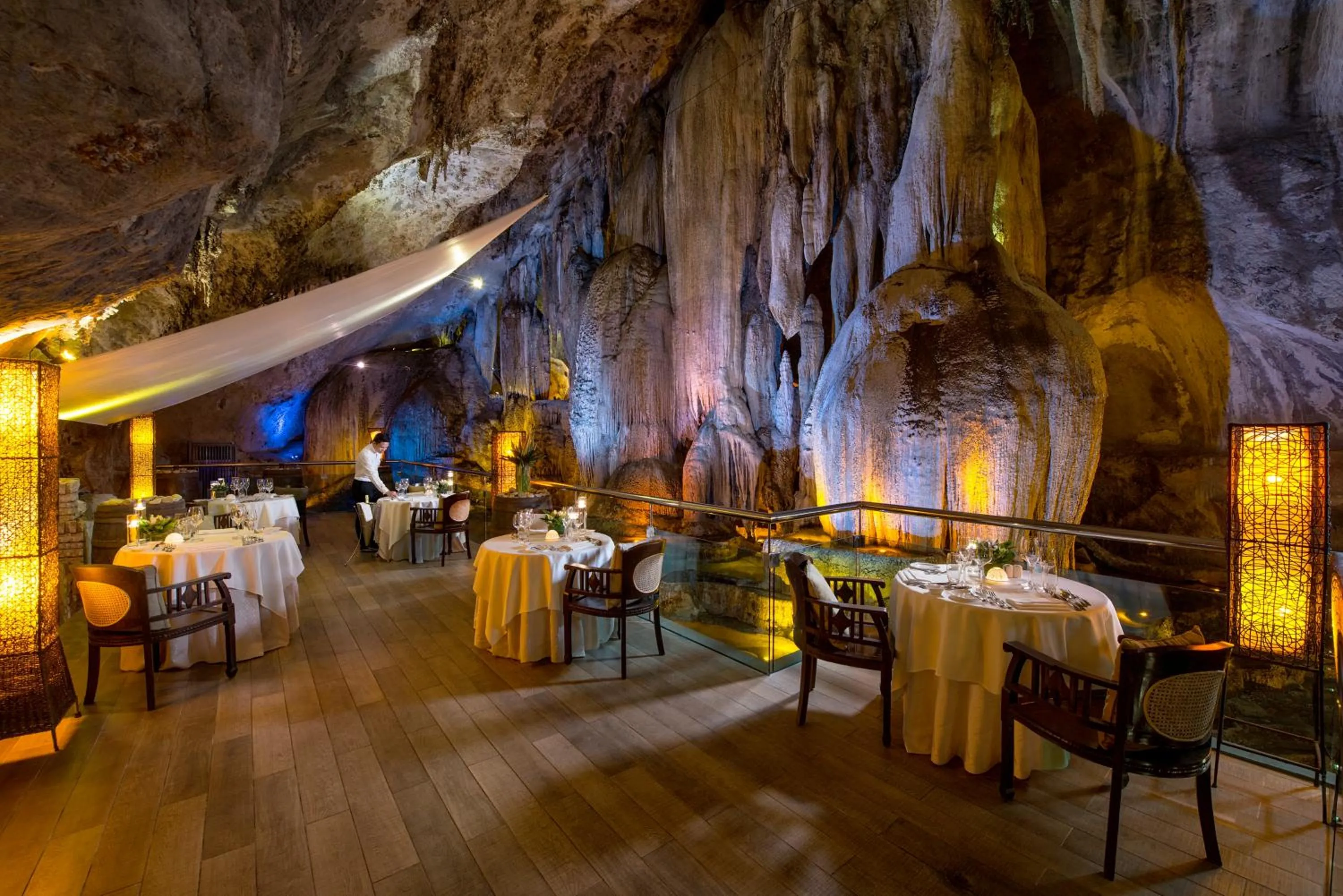 Lounge or bar in The Banjaran Hotsprings Retreat