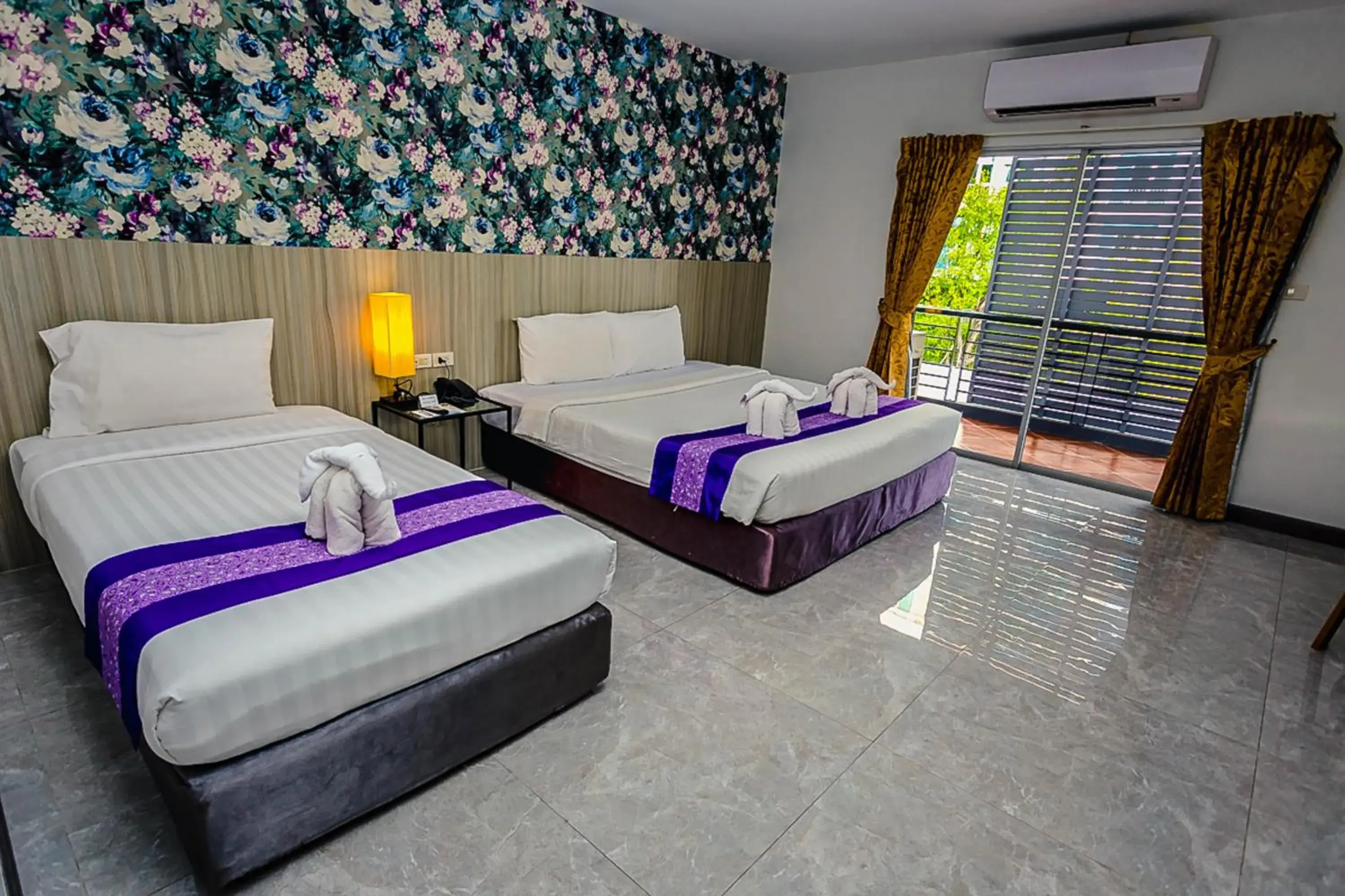 Deluxe Triple Room in Embryo Hotel Deluxe Triple Room in Embryo Hotel