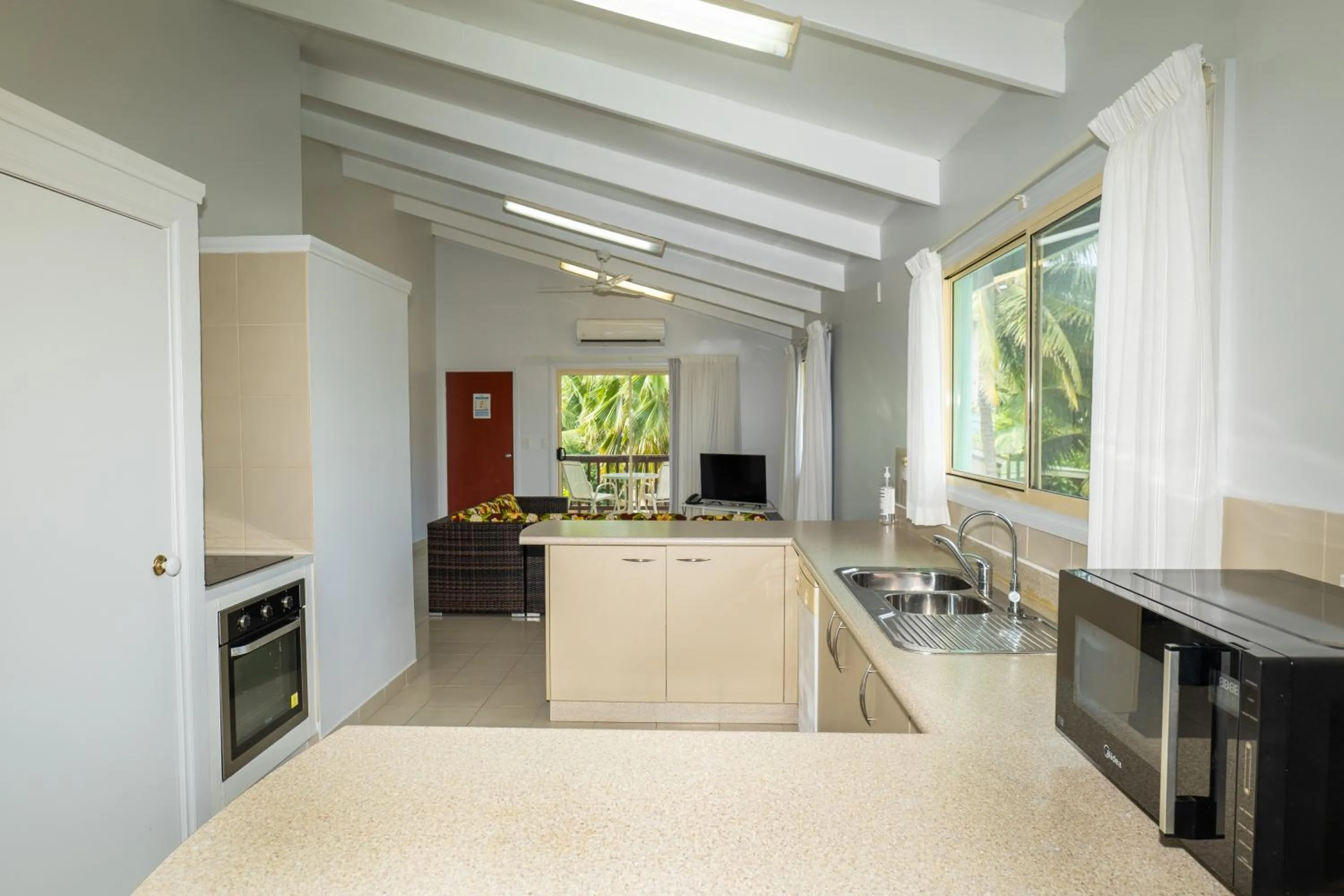 kitchen in The Edgewater Resort & Spa