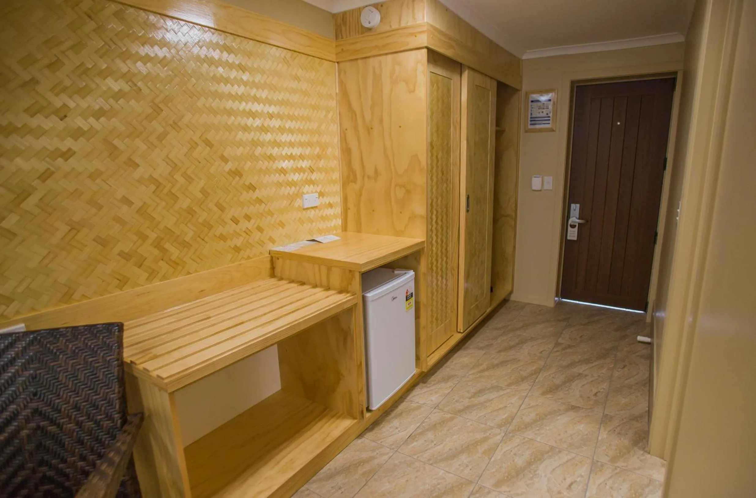 wardrobe in The Edgewater Resort & Spa