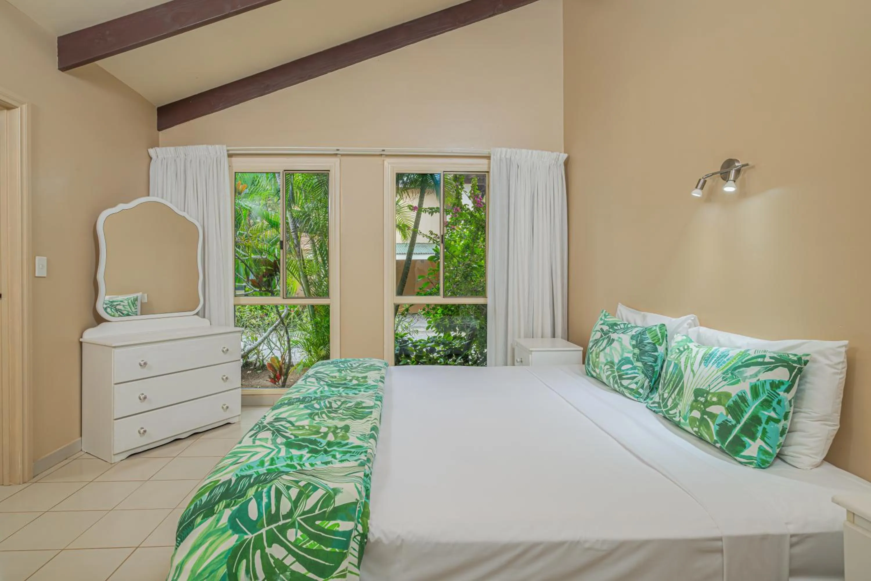 Bedroom, Bed in The Edgewater Resort & Spa