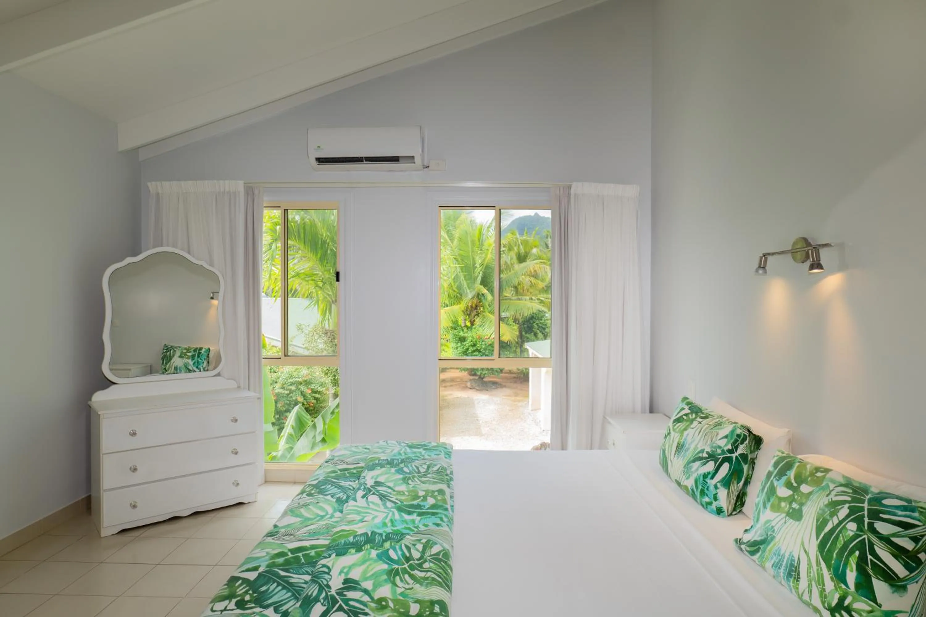 Bedroom, Bed in The Edgewater Resort & Spa