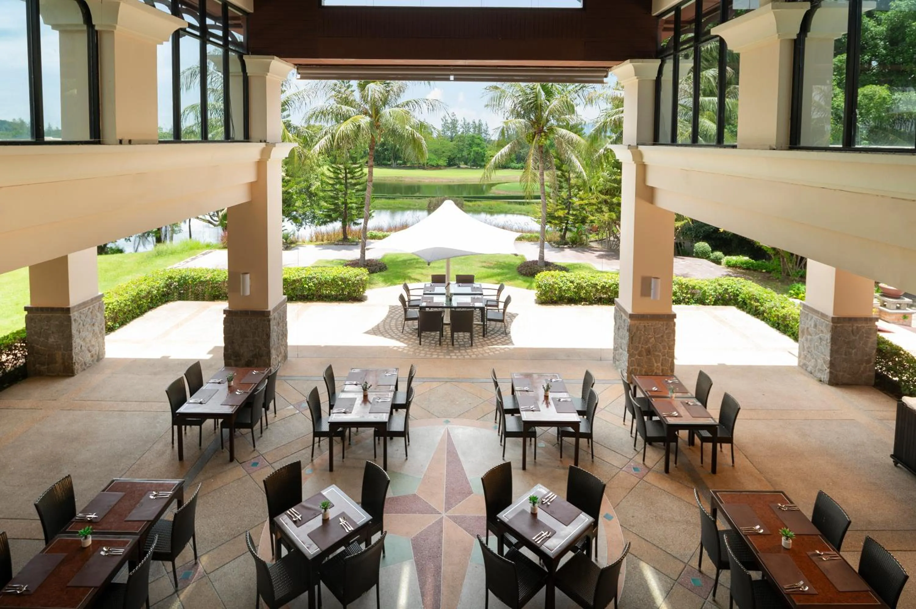 Restaurant/places to eat in Springfield Village Golf & Spa