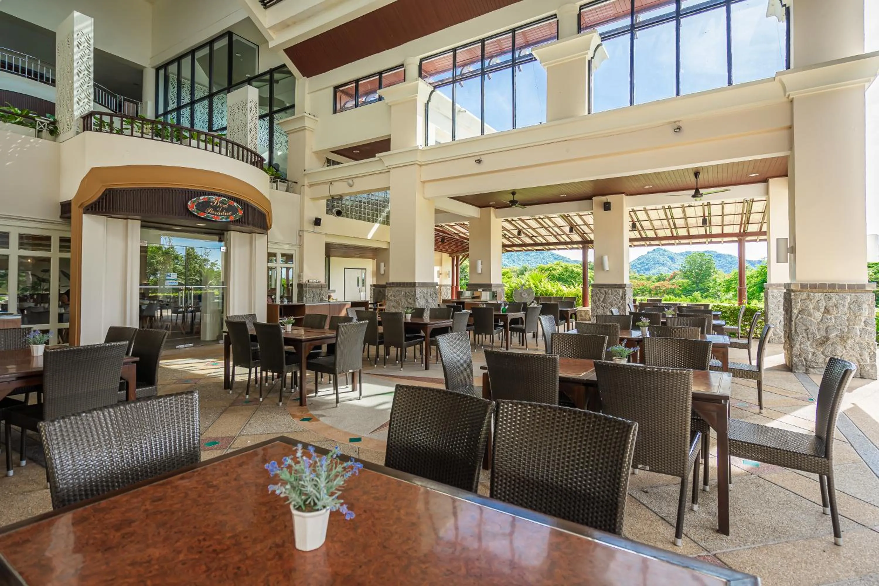 Restaurant/places to eat in Springfield Village Golf & Spa