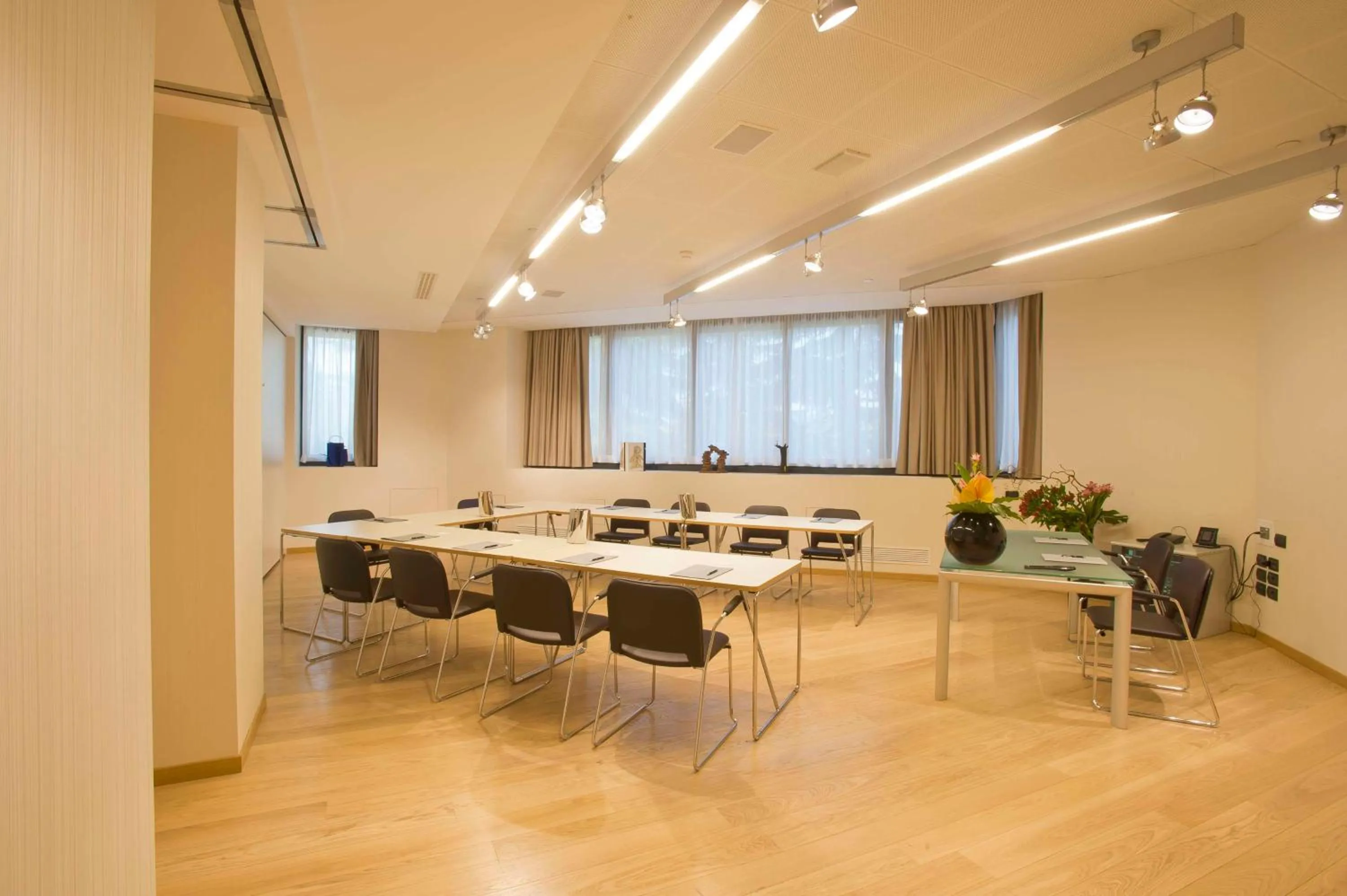 Meeting/conference room in Best Western Plus The Hub Hotel