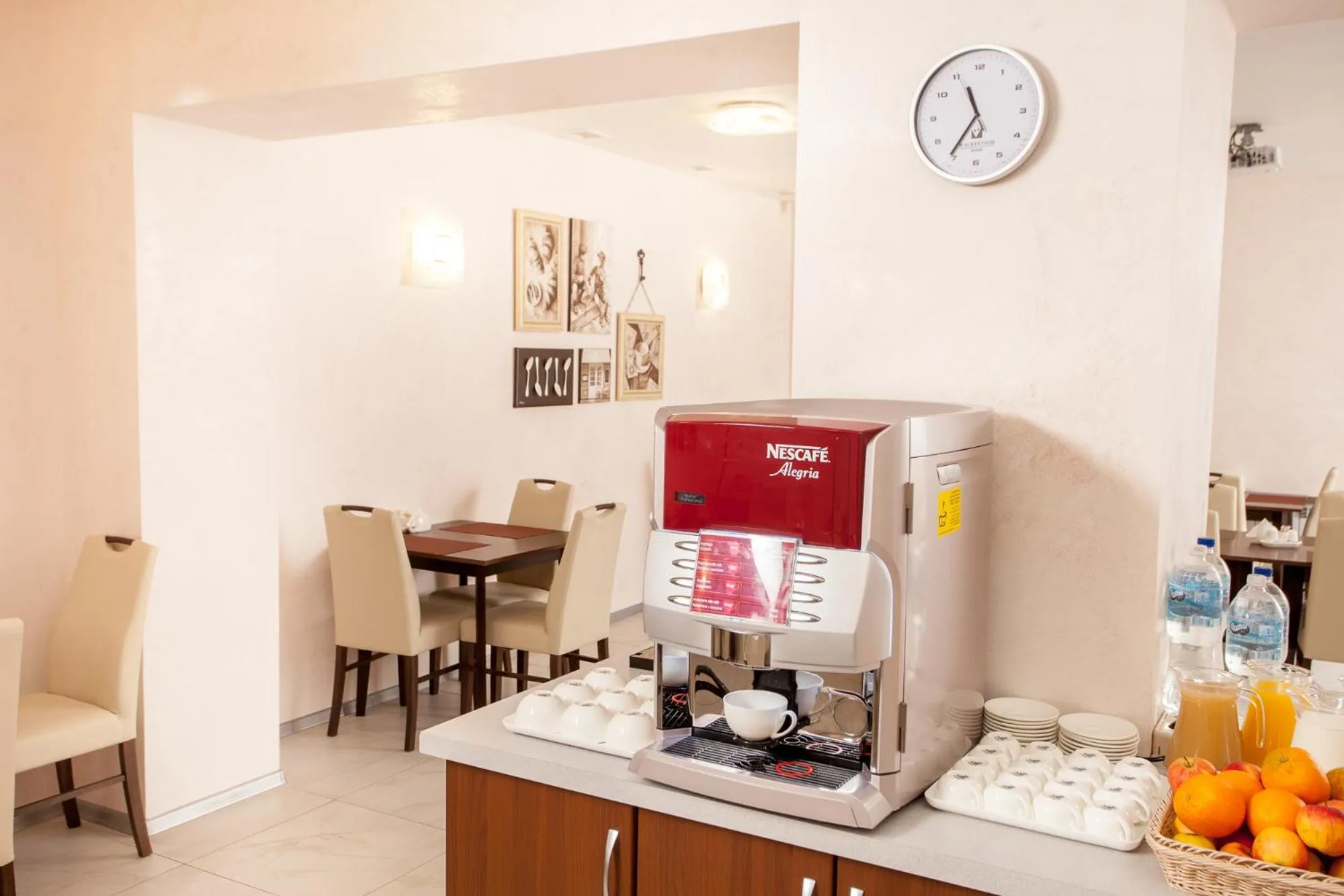 Buffet breakfast in Mackintosh Hotel