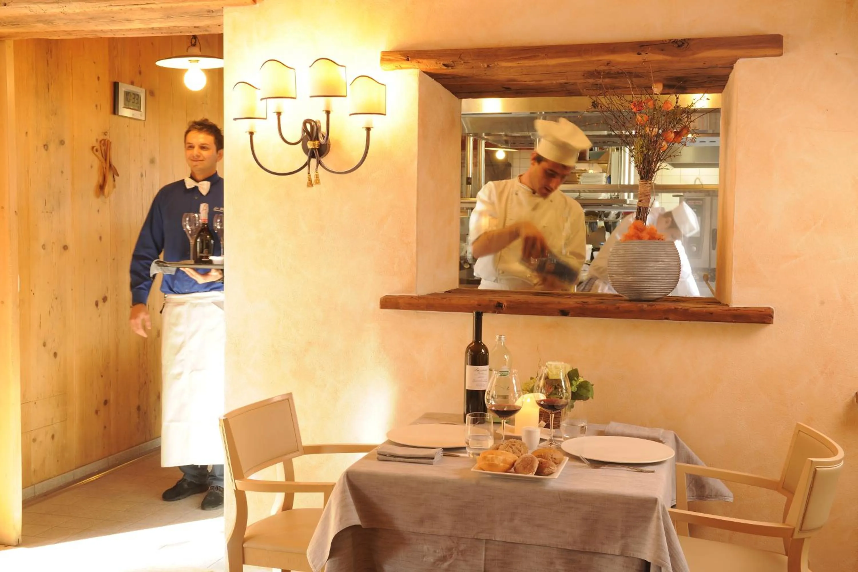 Restaurant/places to eat in Hotel Astra