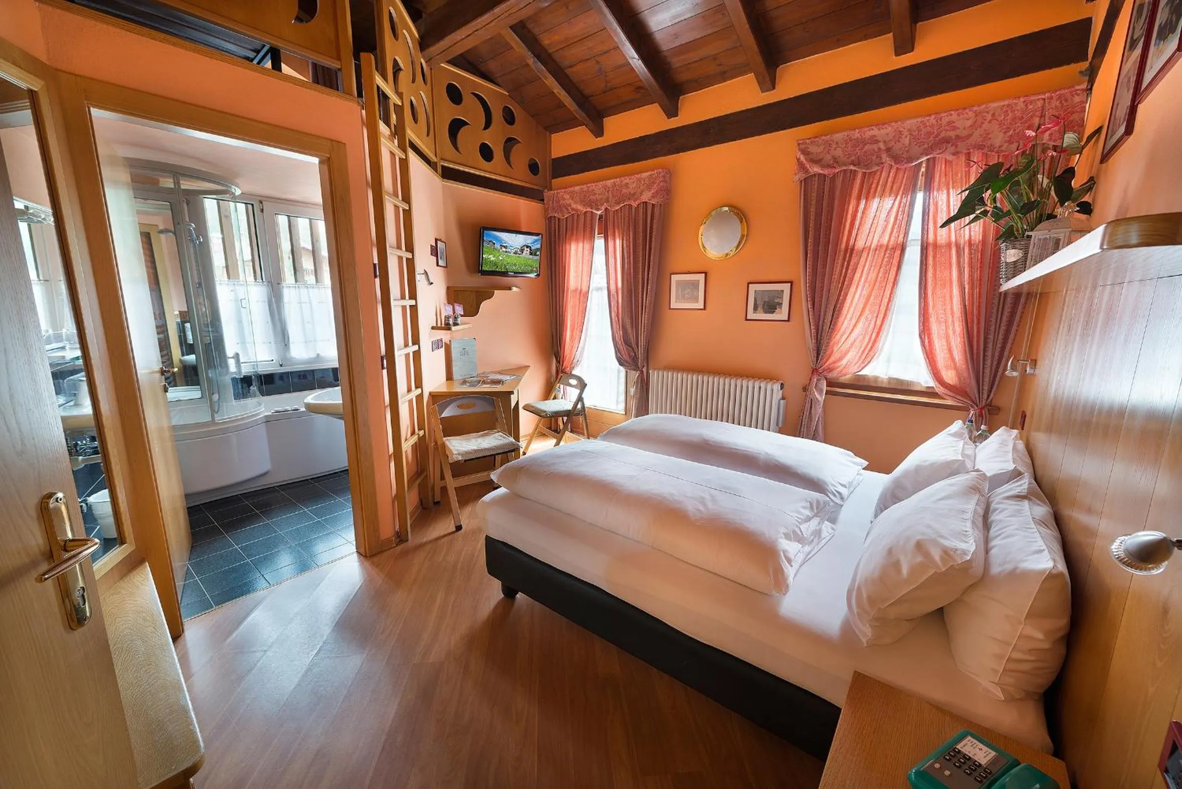 Photo of the whole room, Bed in Hotel Astra