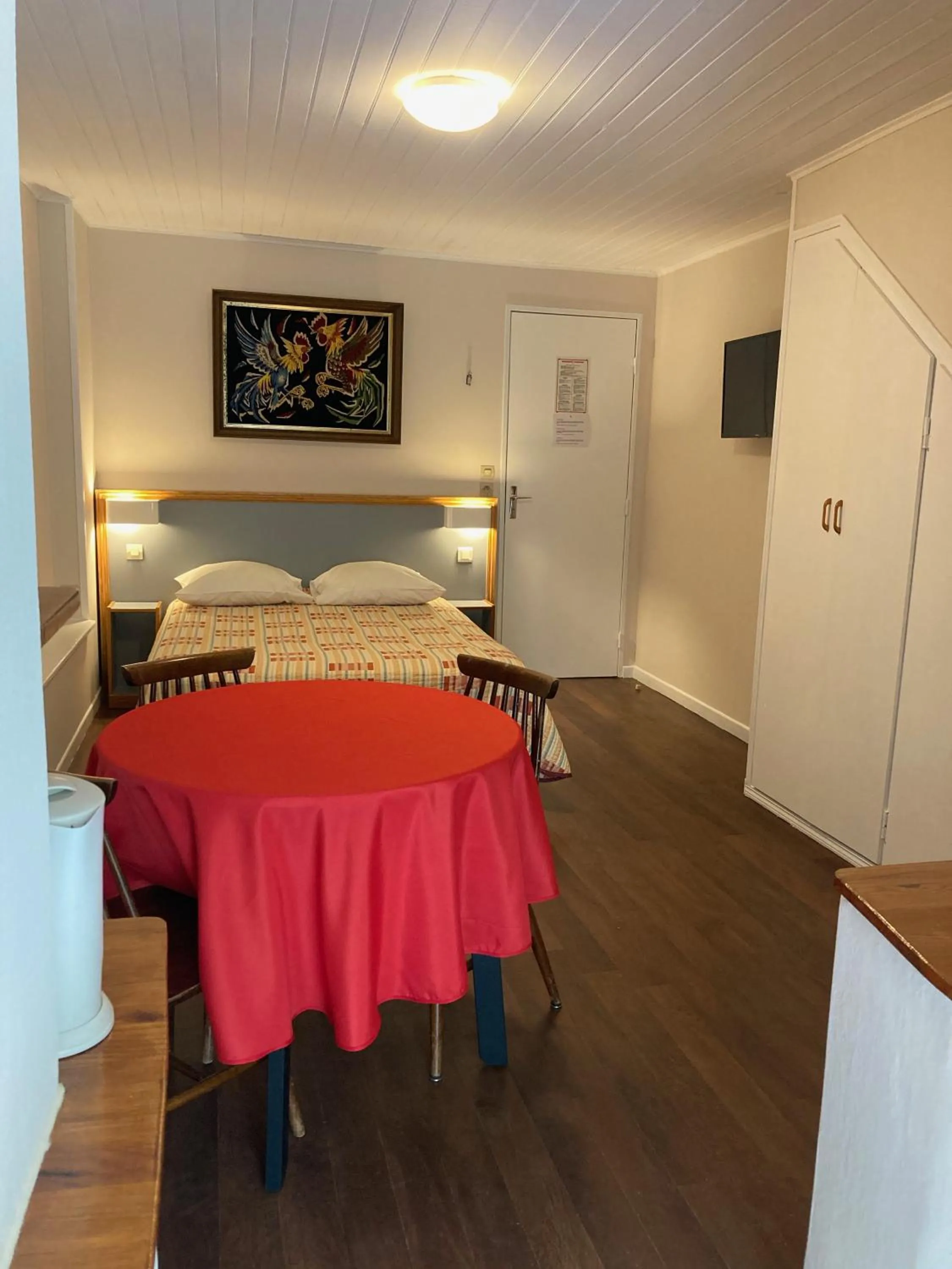 Dining area, Bed in Résidence Richelieu