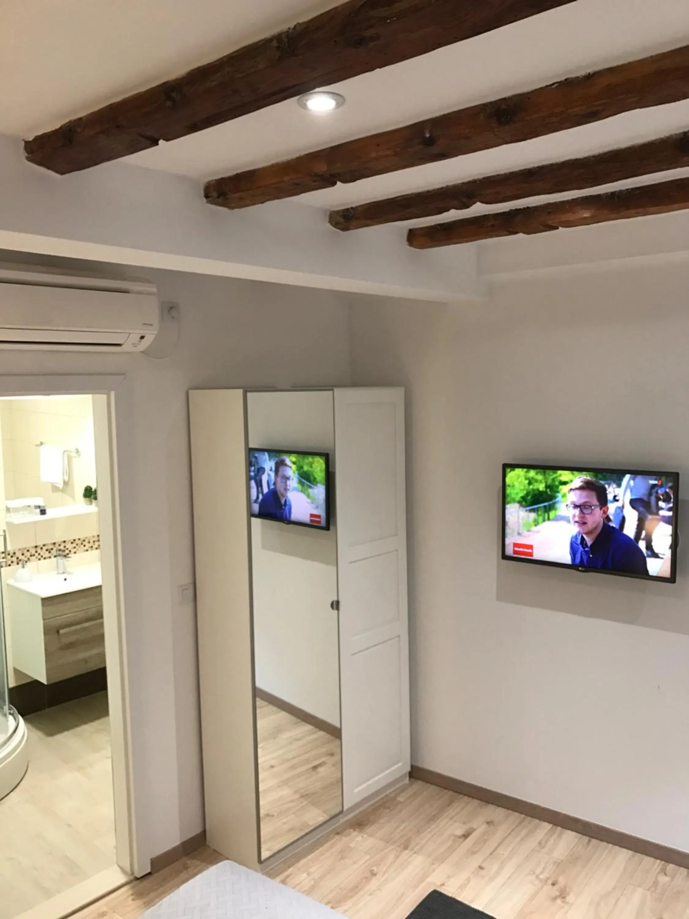 TV and multimedia in Rilati Old town Palace 2