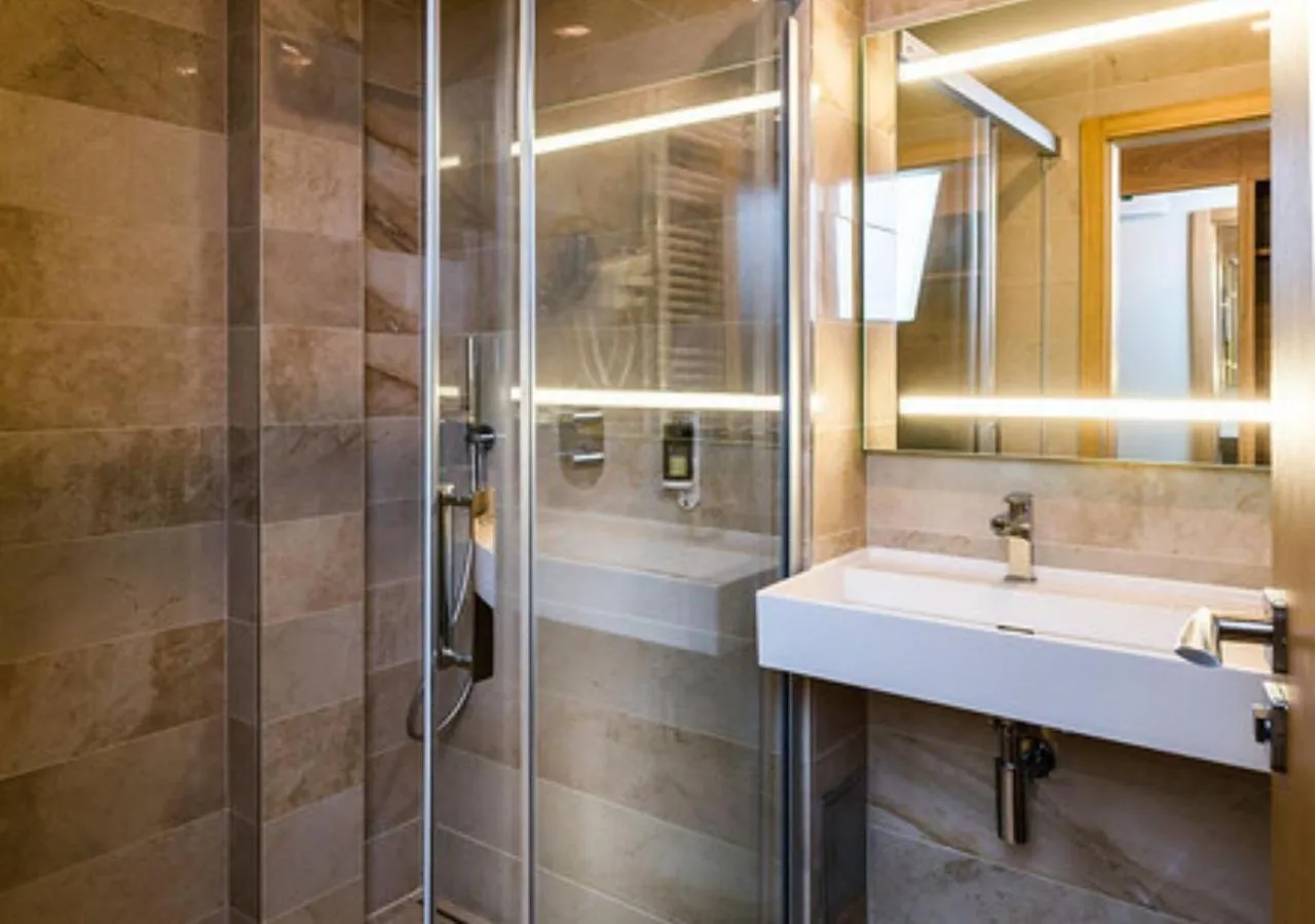 Shower in Hotel Galeria Thermal Bešeňová