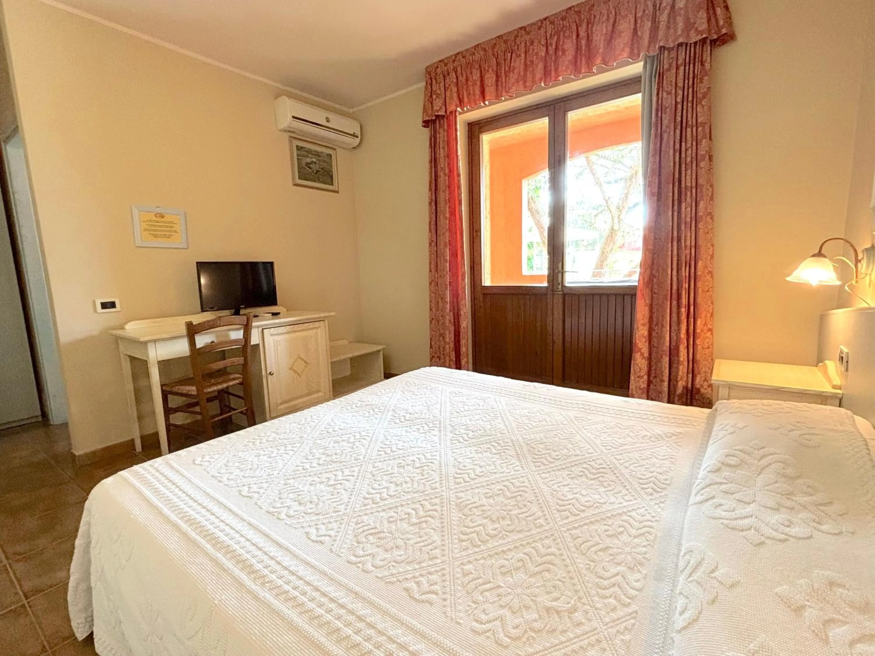 Bedroom, Bed in Hotel I Ginepri