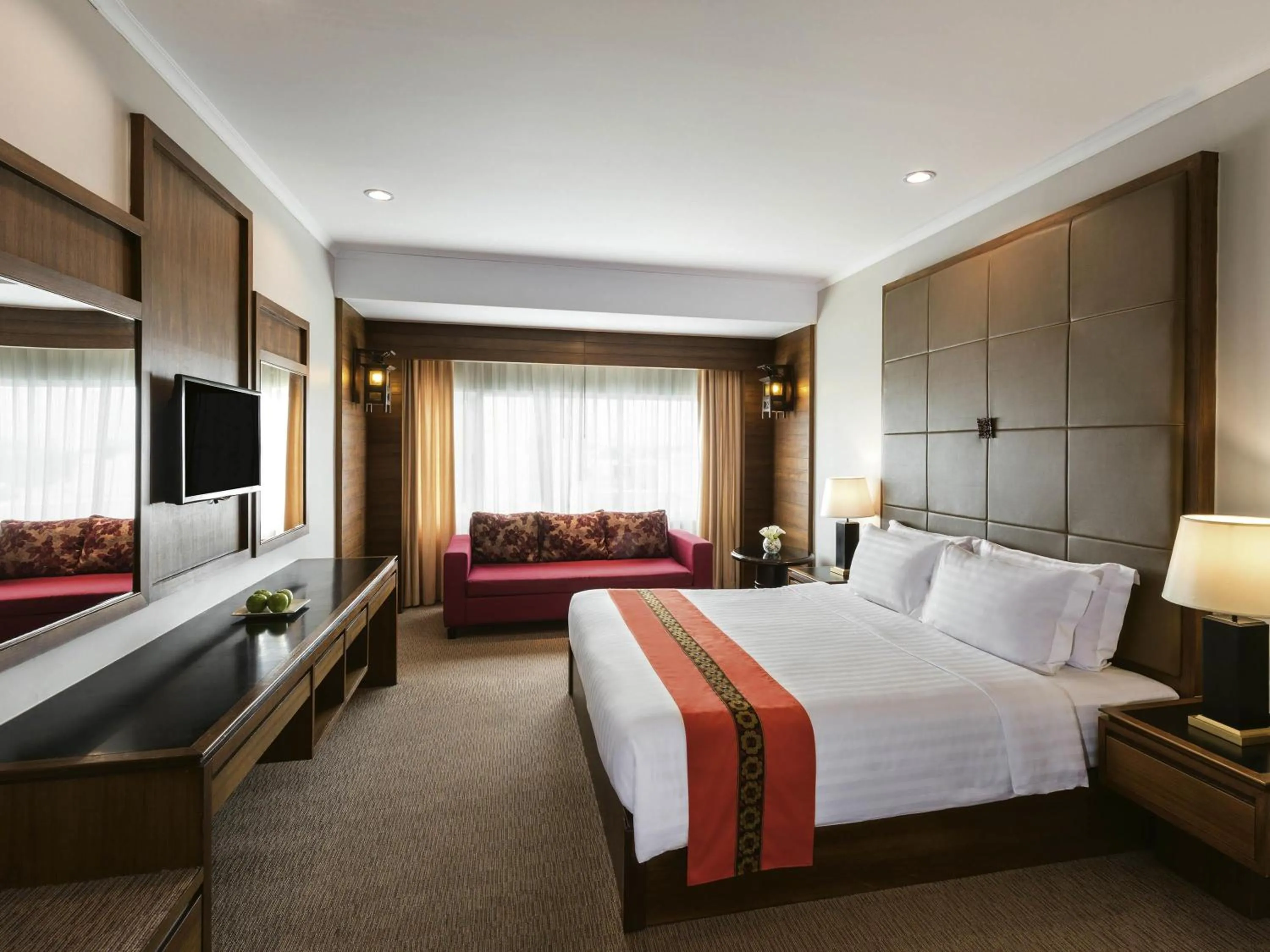 Bedroom, Bed in Movenpick Suriwongse Hotel Chiang Mai