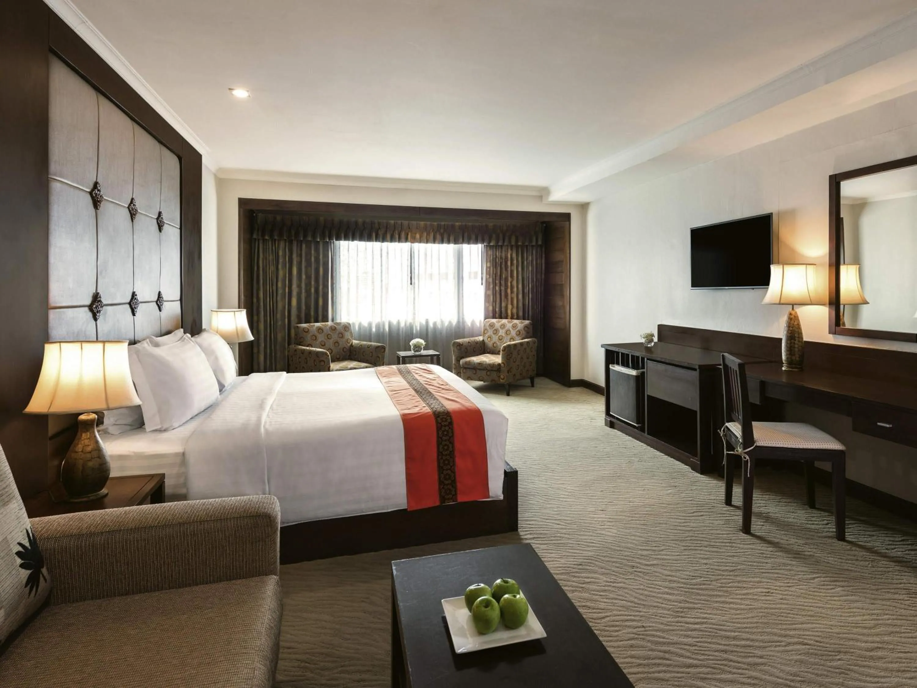 Bedroom, Bed in Movenpick Suriwongse Hotel Chiang Mai