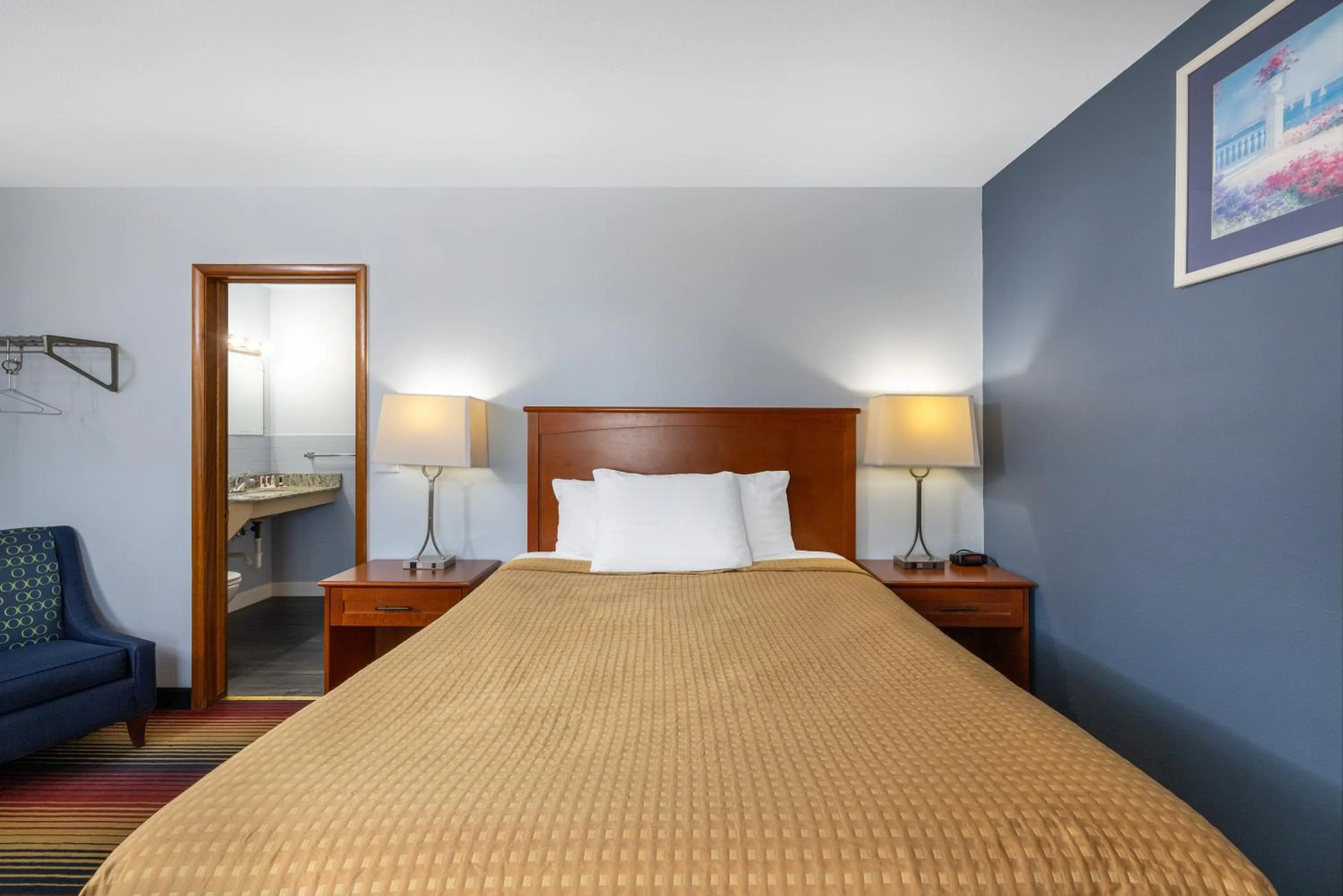 Bed in Travelodge by Wyndham Spirit Lake/Okoboji