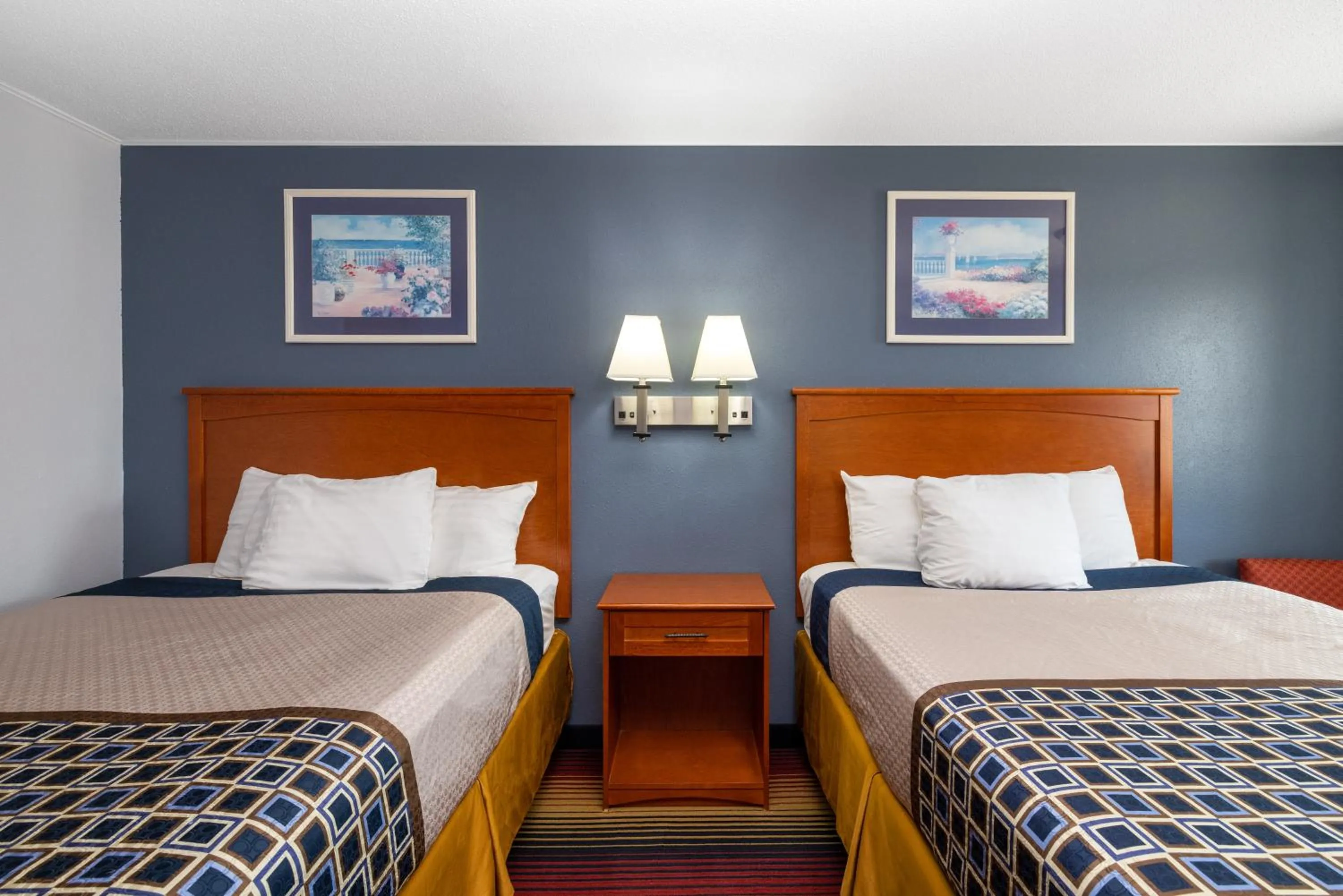 Bed in Travelodge by Wyndham Spirit Lake/Okoboji