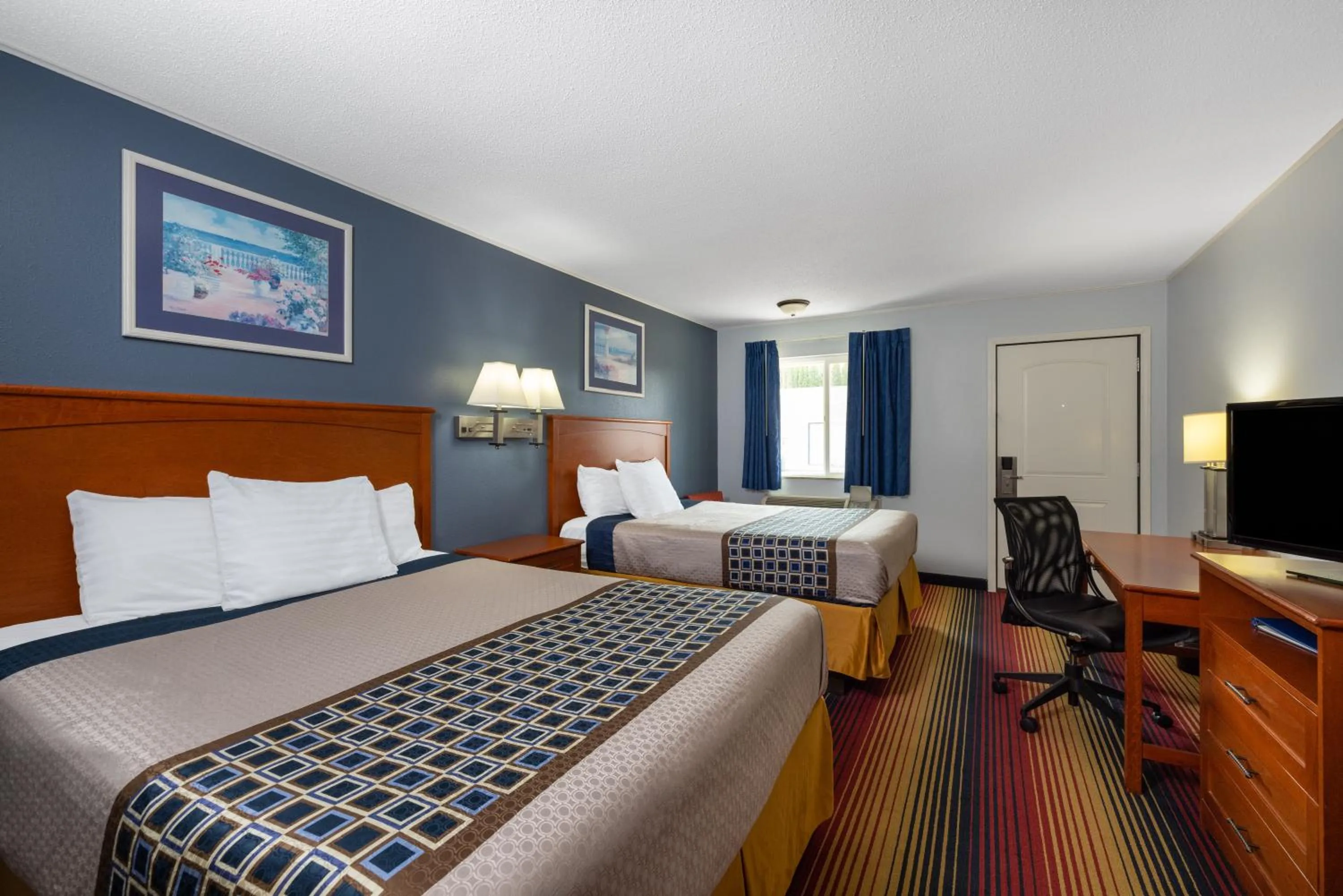 Bed in Travelodge by Wyndham Spirit Lake/Okoboji