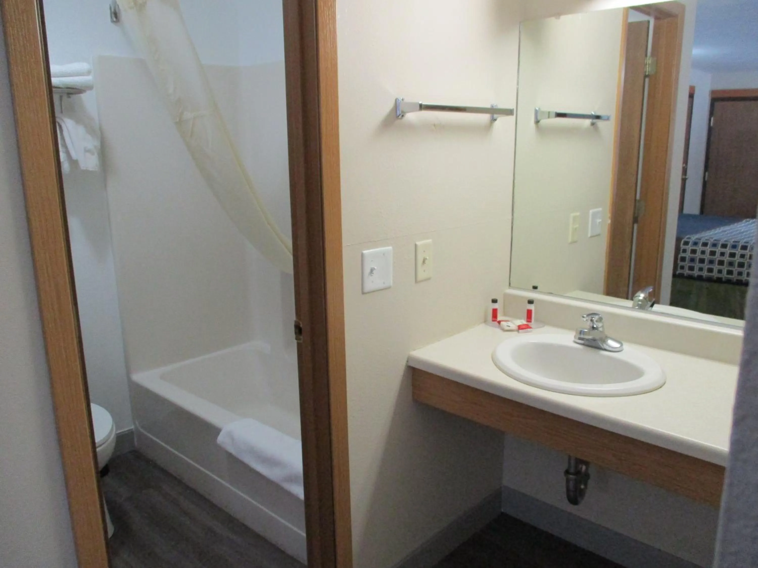 Bathroom in Travelodge by Wyndham Spirit Lake/Okoboji