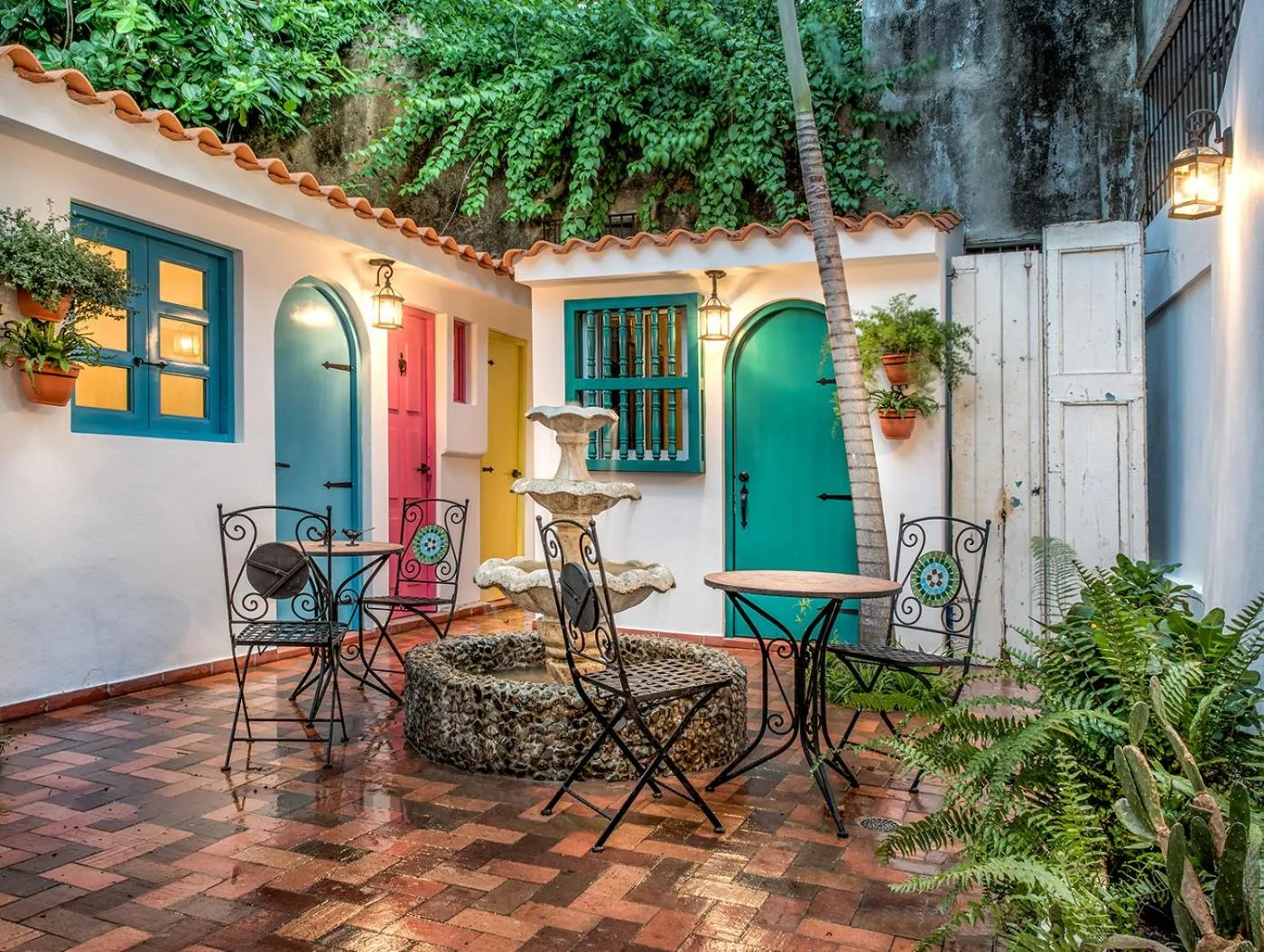 Garden in Colonial 154 H Boutique