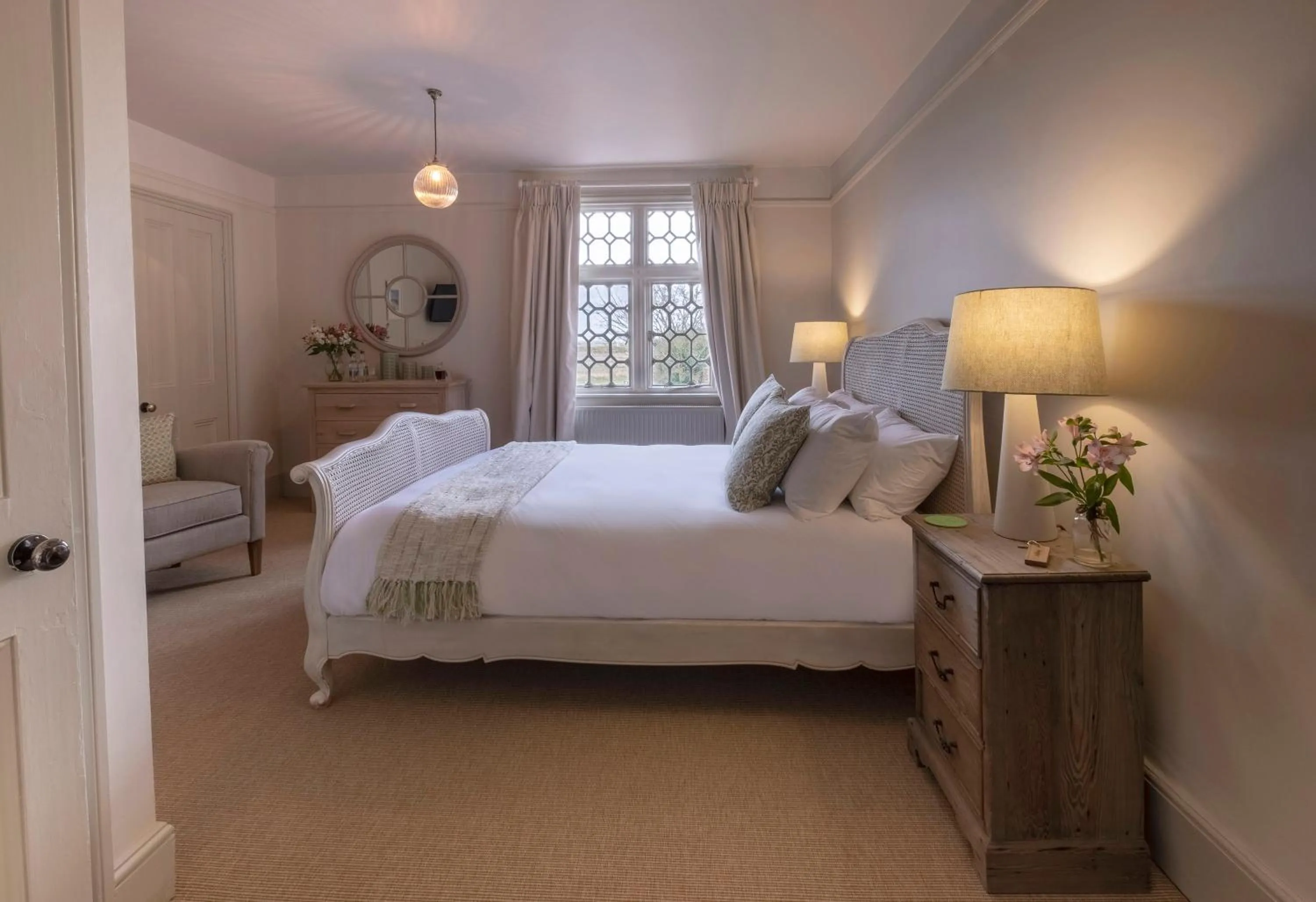 Photo of the whole room, Bed in The Ship At Dunwich