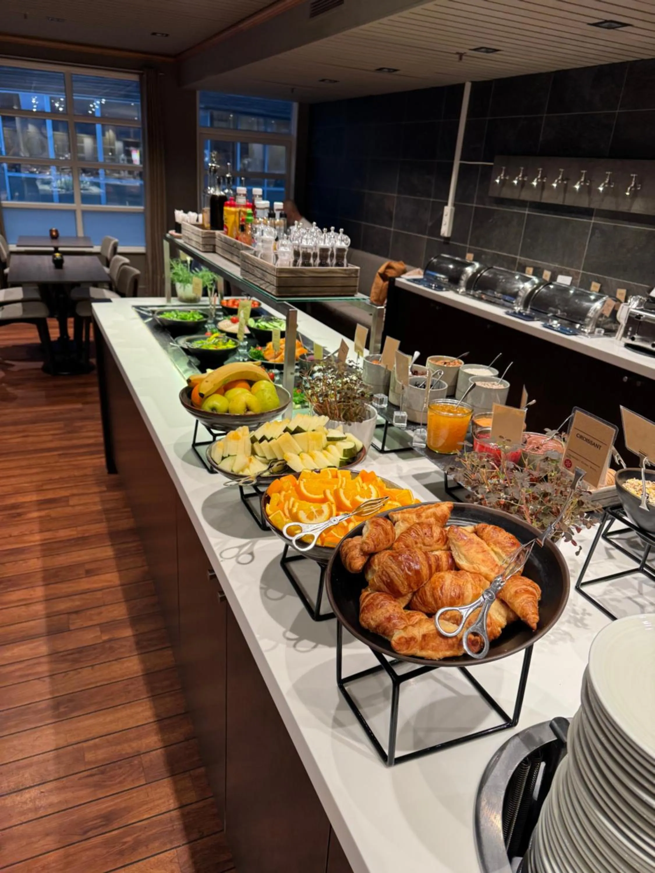 Breakfast in Home Hotel With