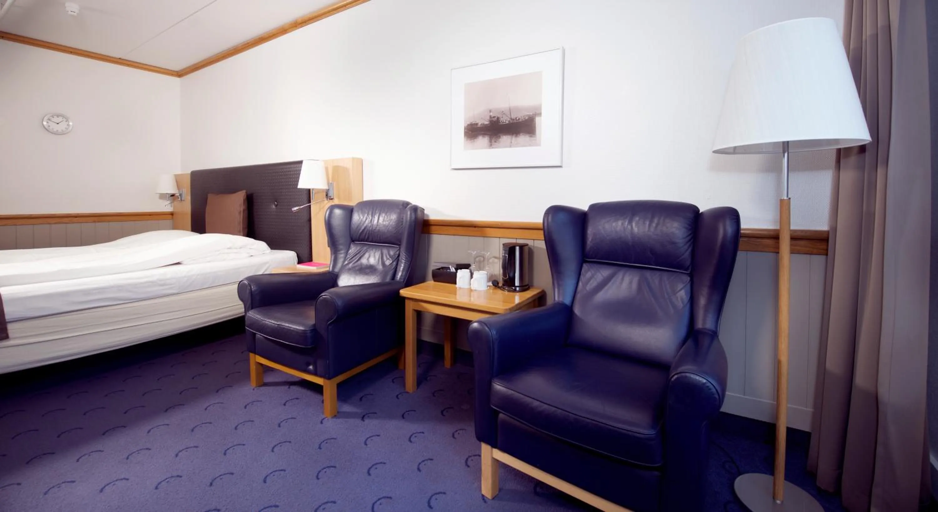 Bed in Home Hotel With