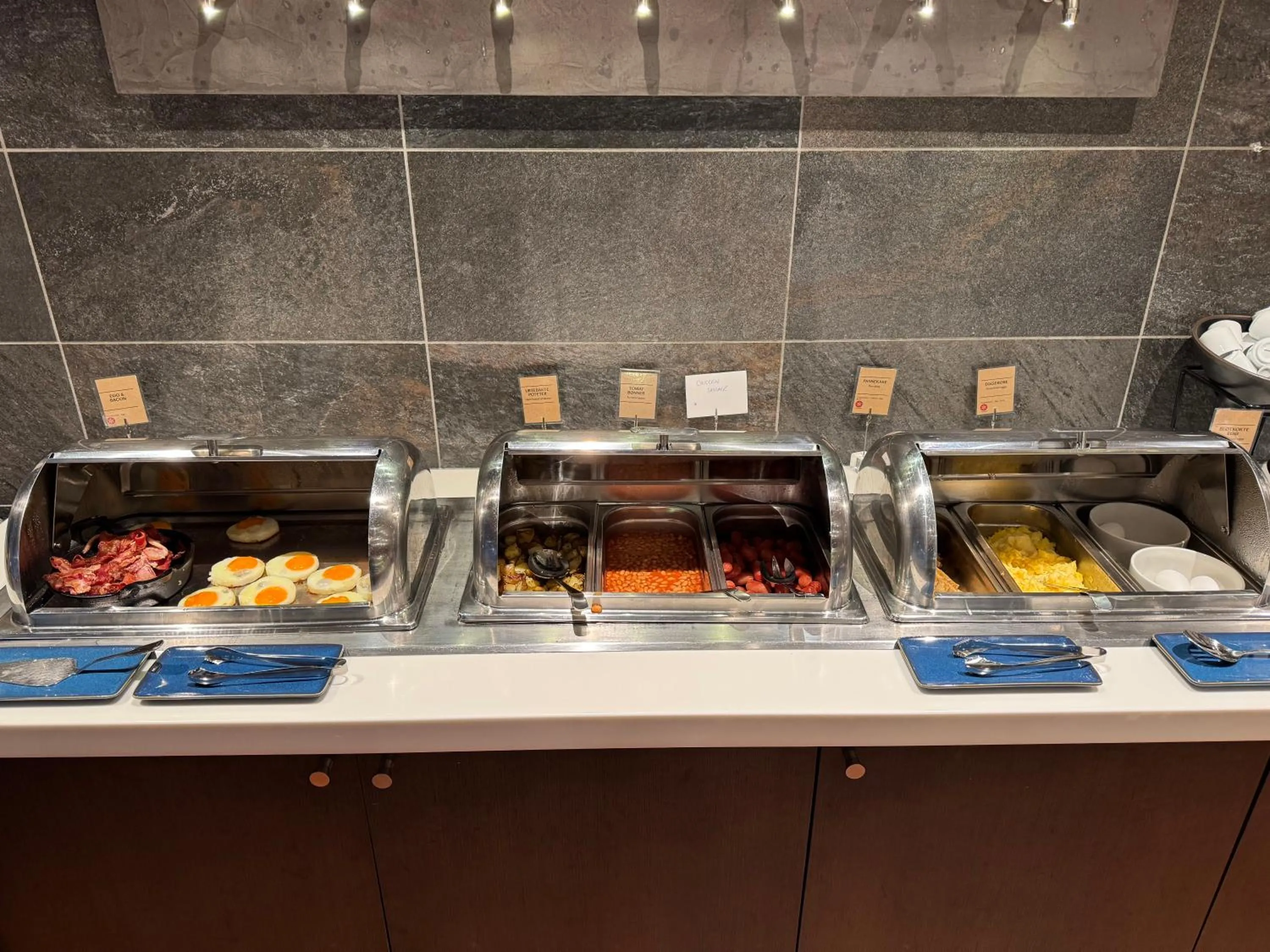 Breakfast in Home Hotel With