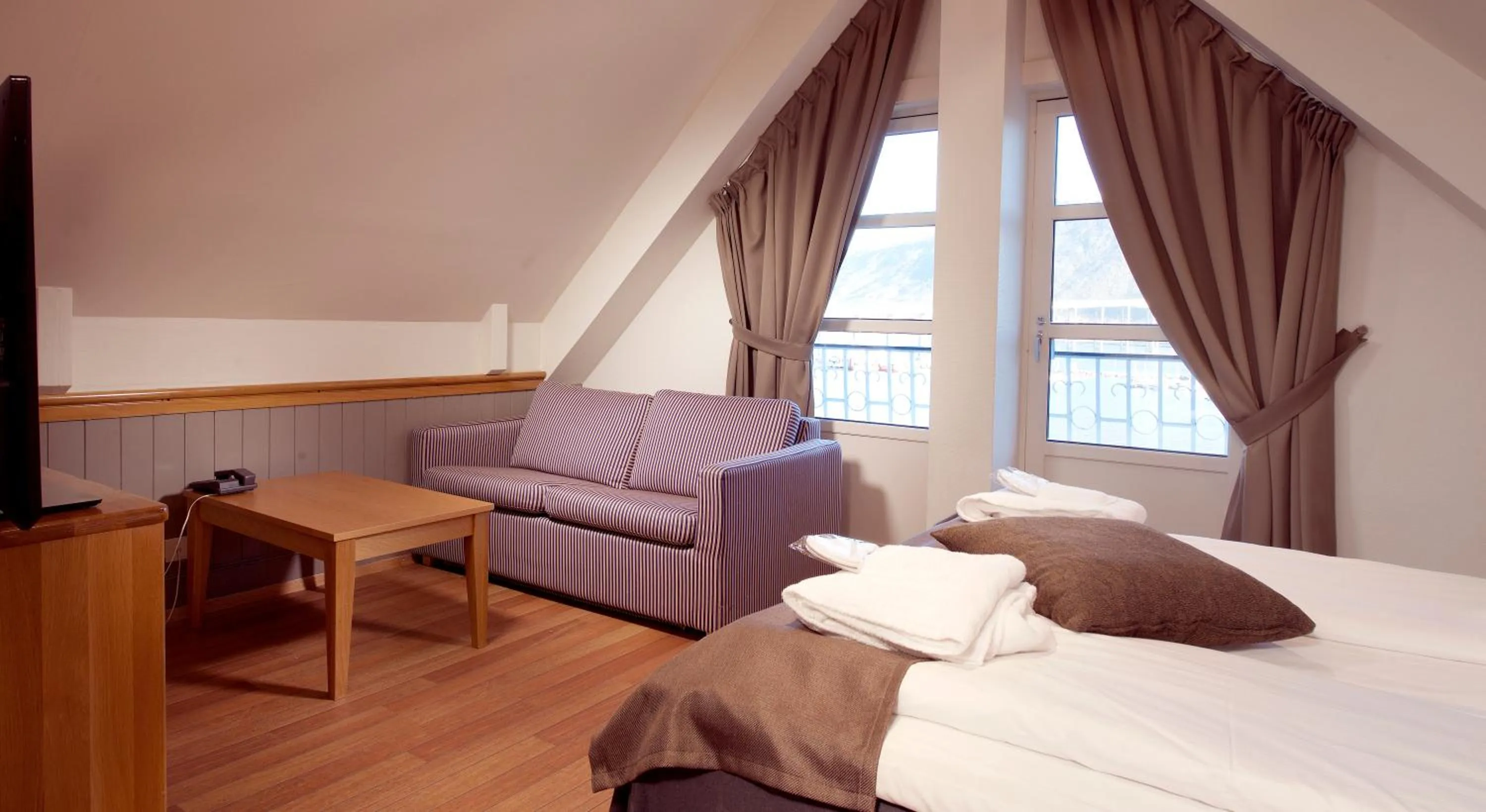 Bed in Home Hotel With