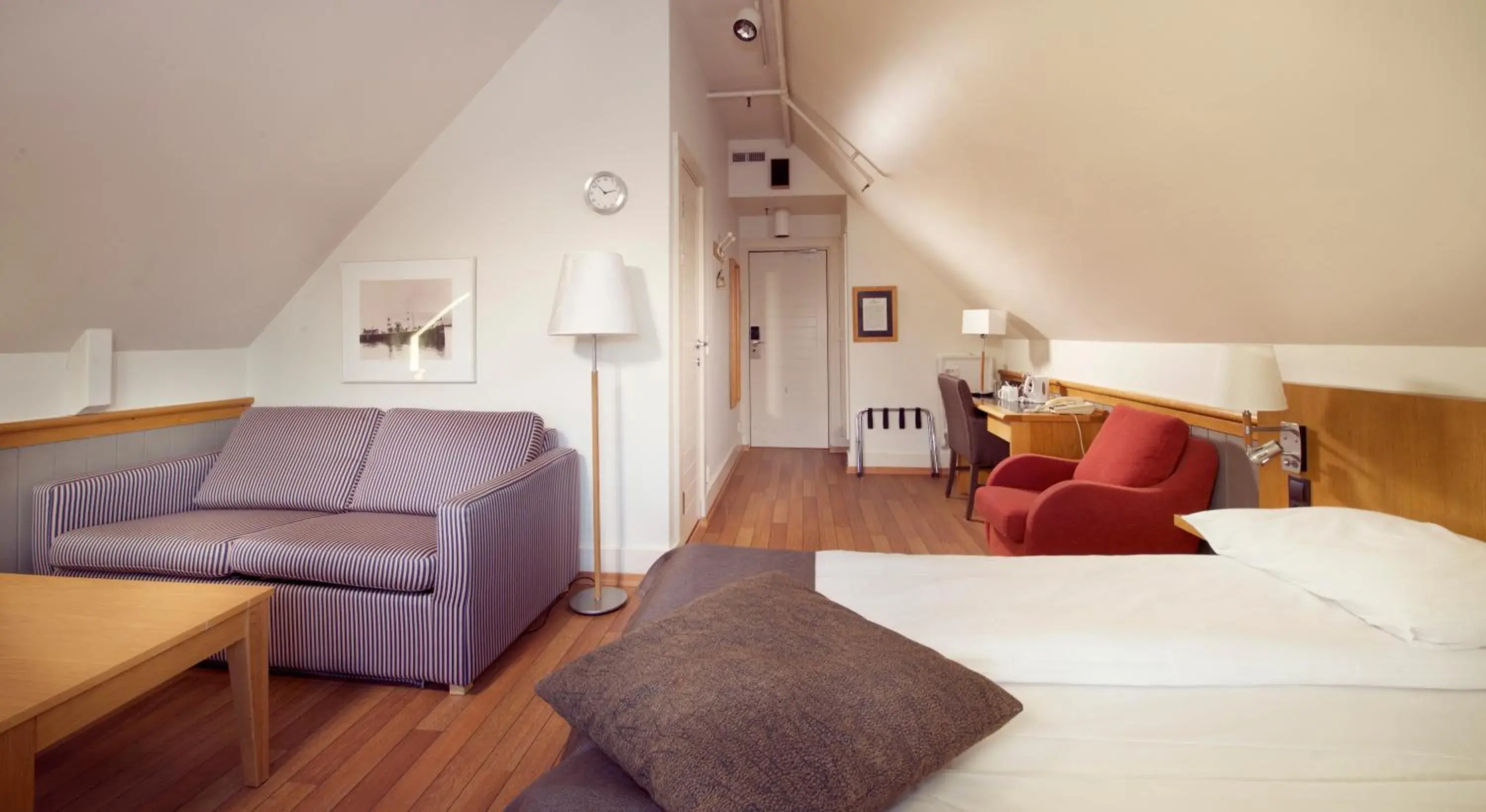 Family Room in Home Hotel With Family Room in Home Hotel With